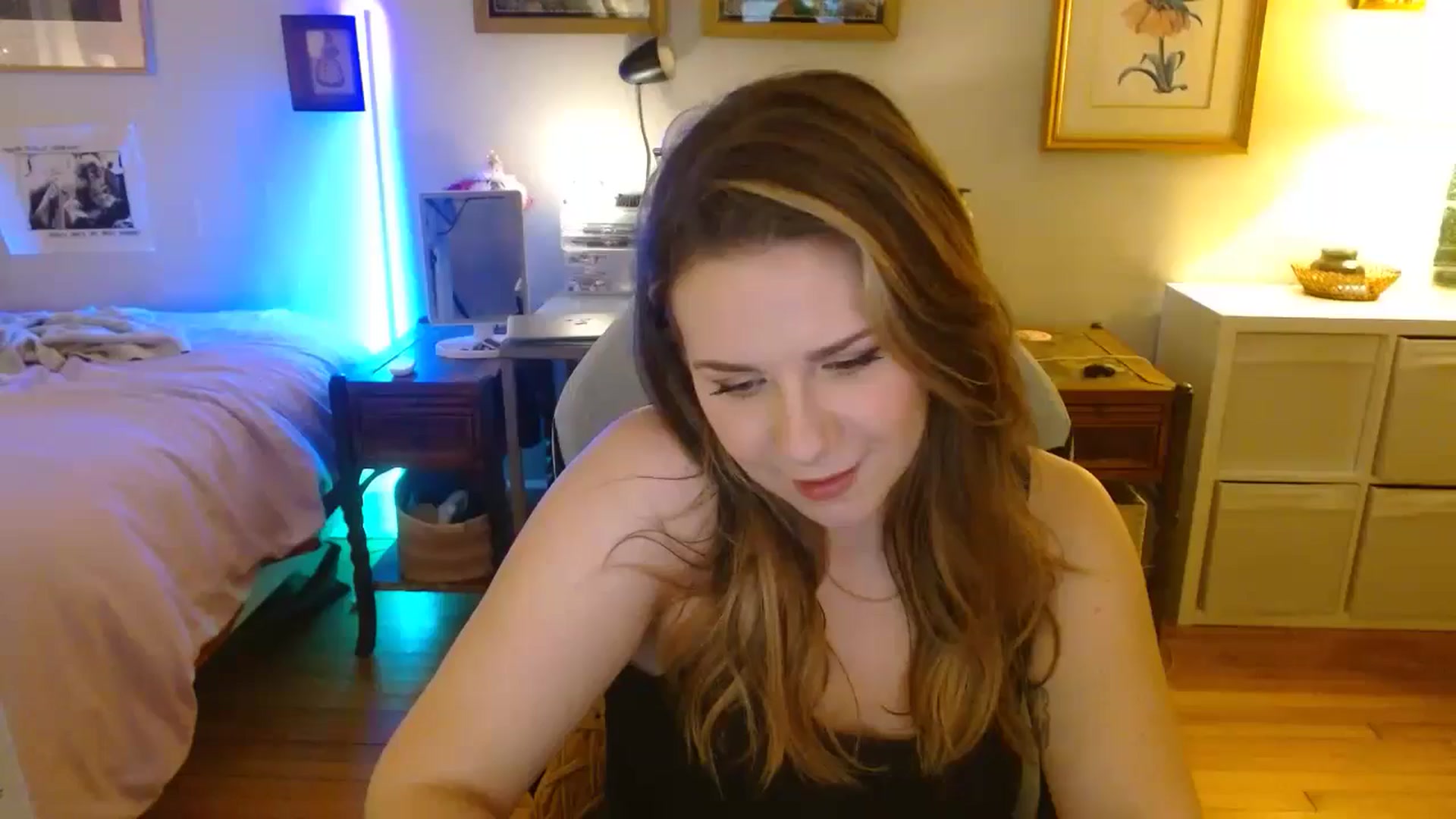 Gallery image thumbnail from Sweetestlilly's myfreecams stream on, 08/17/2024, 03:48 image 12 of 20