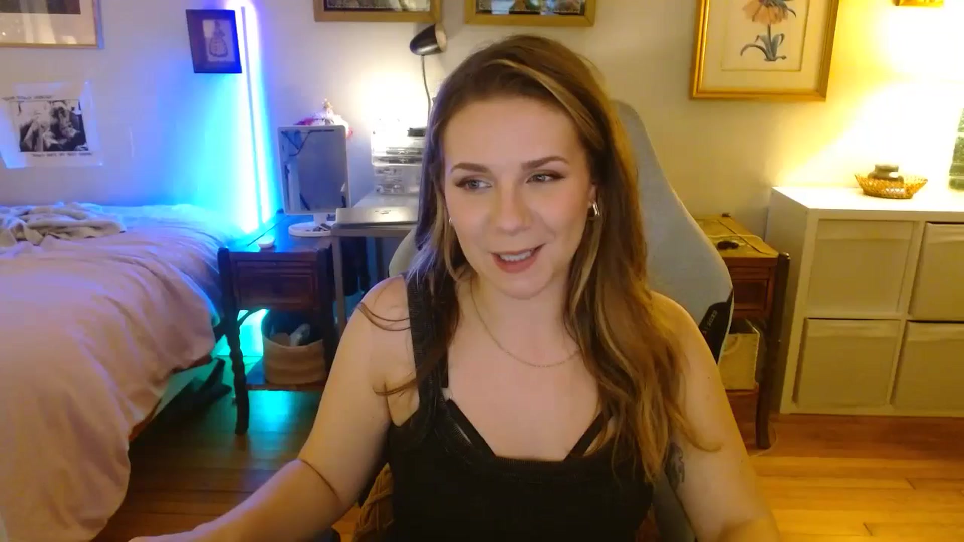 Gallery image thumbnail from Sweetestlilly's myfreecams stream on, 08/17/2024, 03:48 image 14 of 20