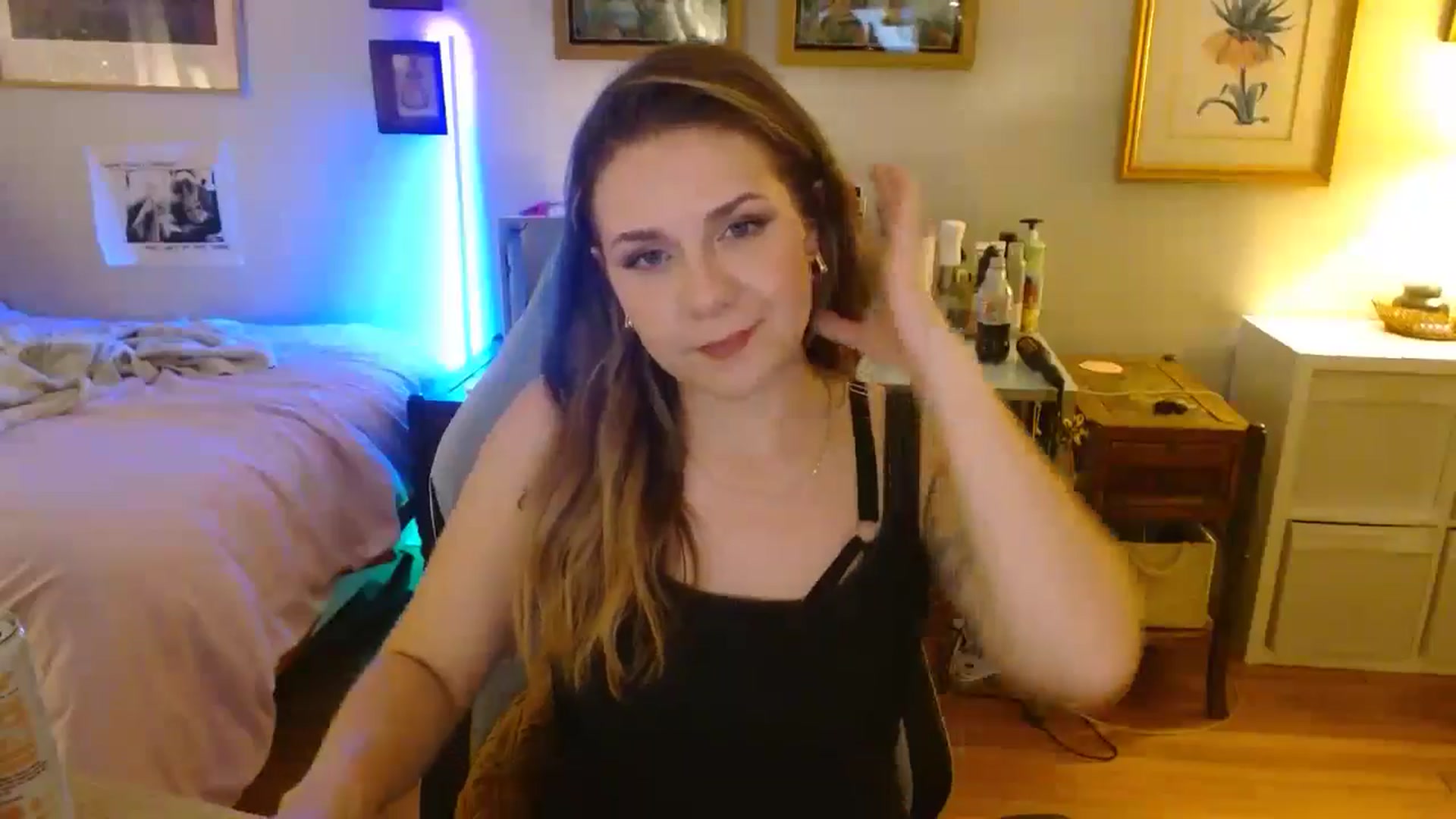 Gallery image thumbnail from Sweetestlilly's myfreecams stream on, 08/17/2024, 03:48 image 20 of 20