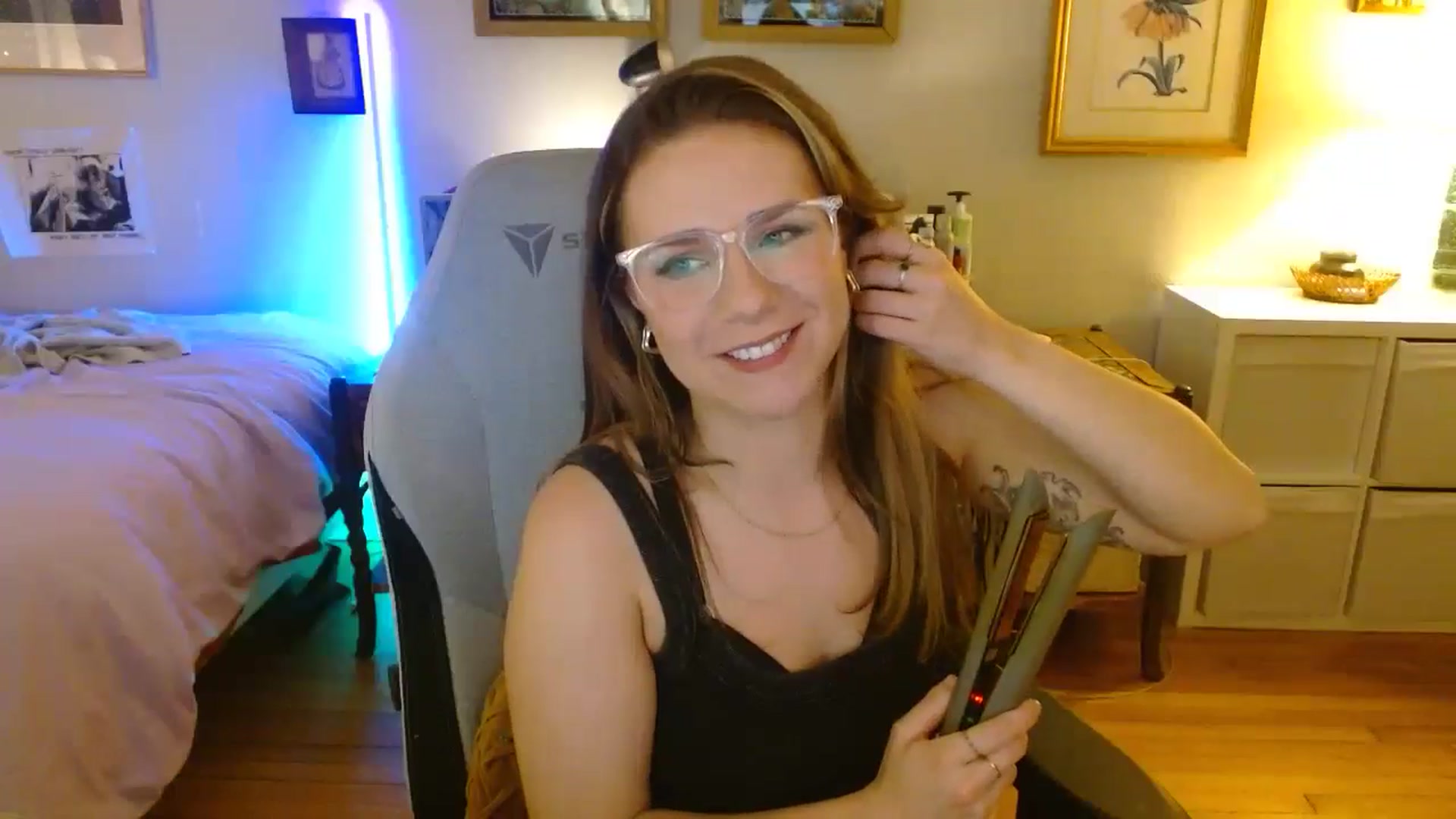 Gallery image thumbnail from Sweetestlilly's myfreecams stream on, 08/17/2024, 03:48 image 2 of 20