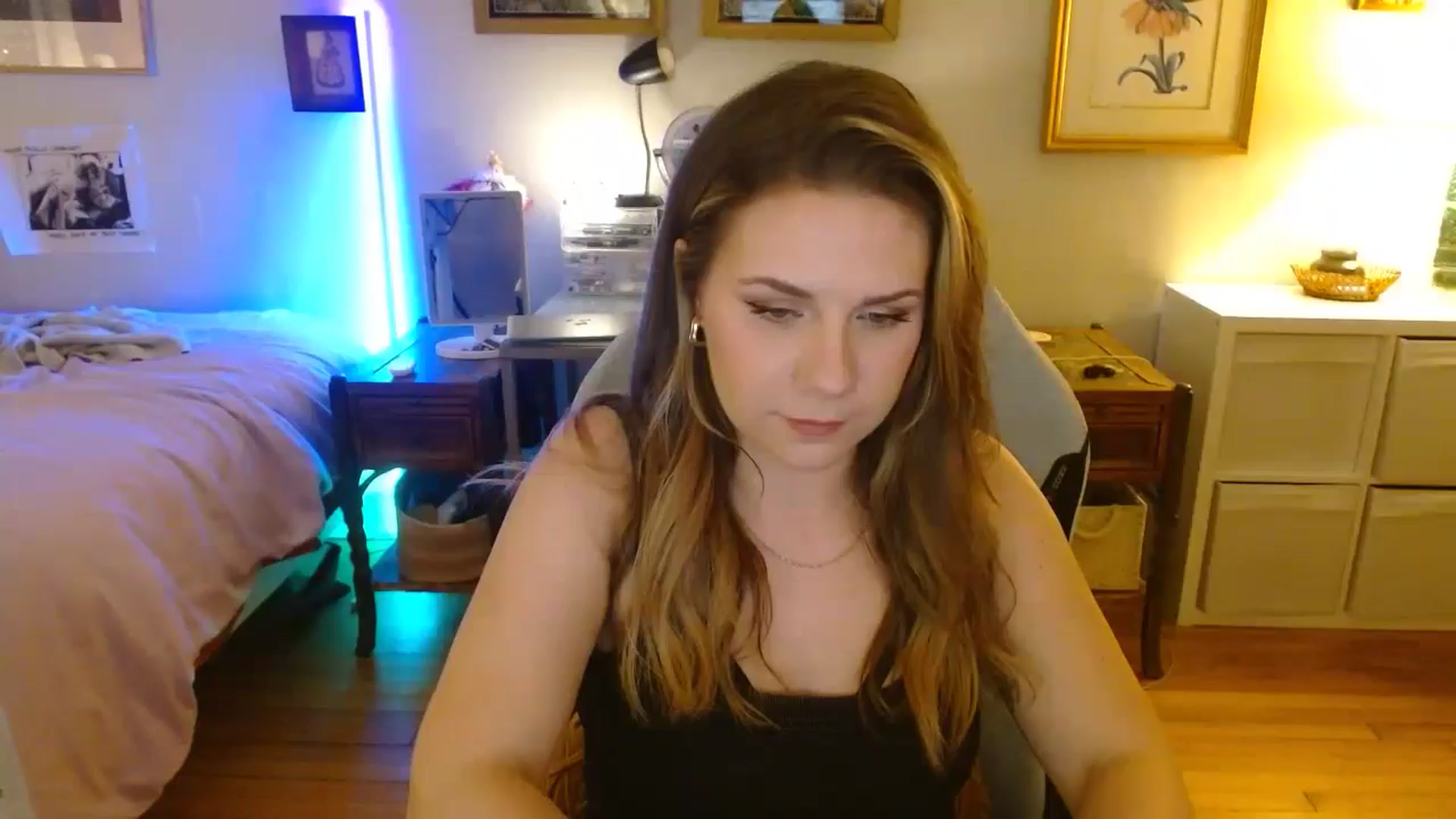 Gallery image thumbnail from Sweetestlilly's myfreecams stream on, 08/17/2024, 03:48 image 13 of 20