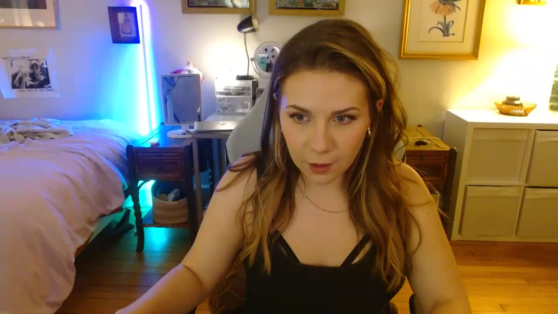 Gallery image thumbnail from Sweetestlilly's myfreecams stream on, 08/17/2024, 03:48 image 4 of 20