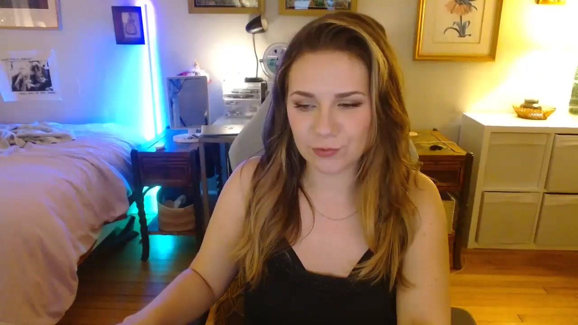 Gallery image thumbnail from Sweetestlilly's myfreecams stream on, 08/17/2024, 03:48 image 6 of 20