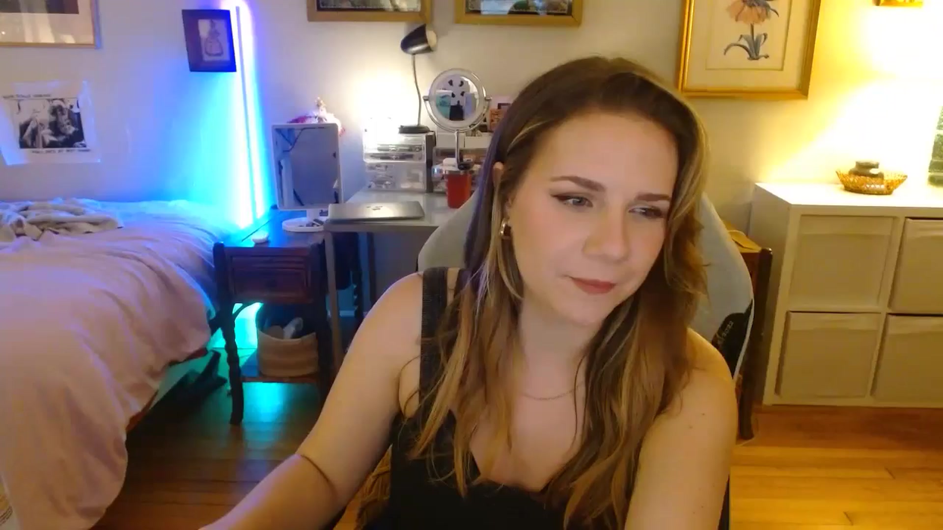 Gallery image thumbnail from Sweetestlilly's myfreecams stream on, 08/17/2024, 03:48 image 10 of 20