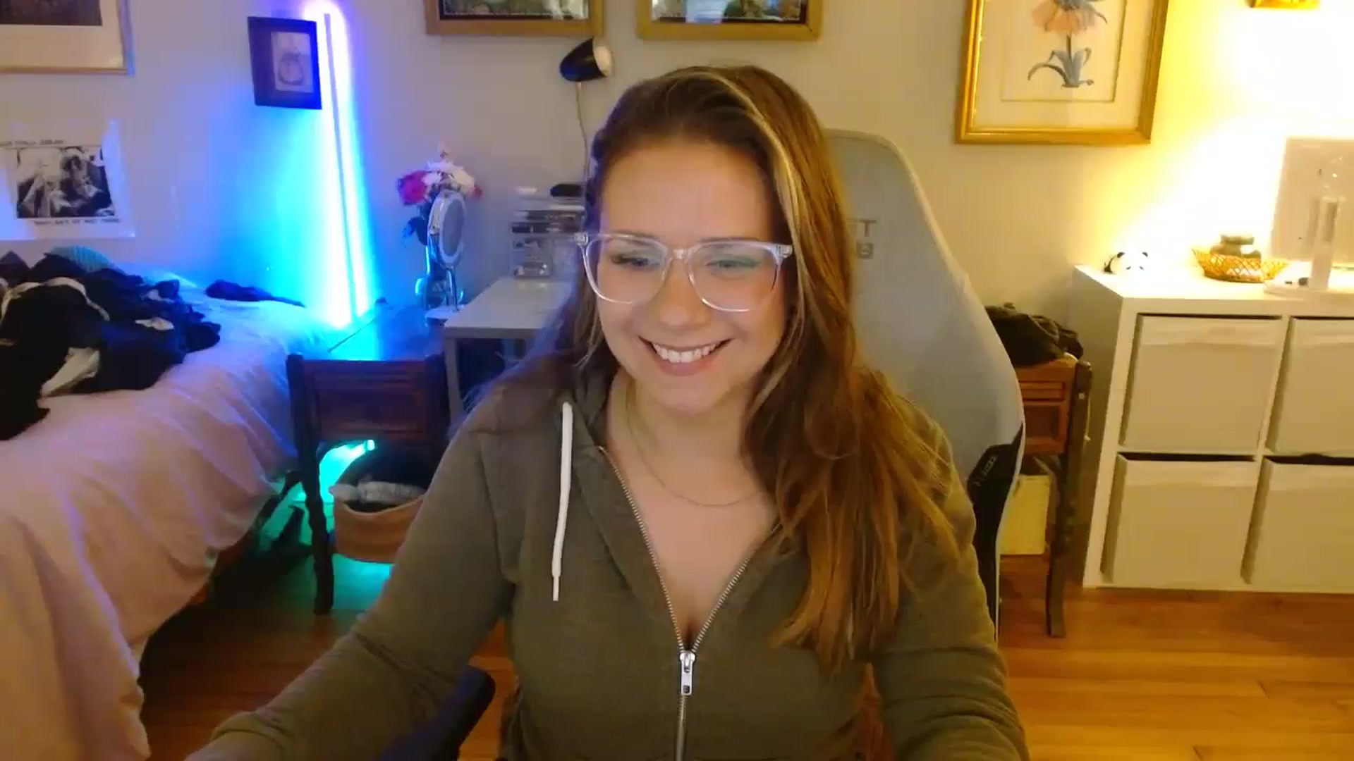Gallery image thumbnail from Sweetestlilly's myfreecams stream on, 08/18/2024, 02:12 image 2 of 20