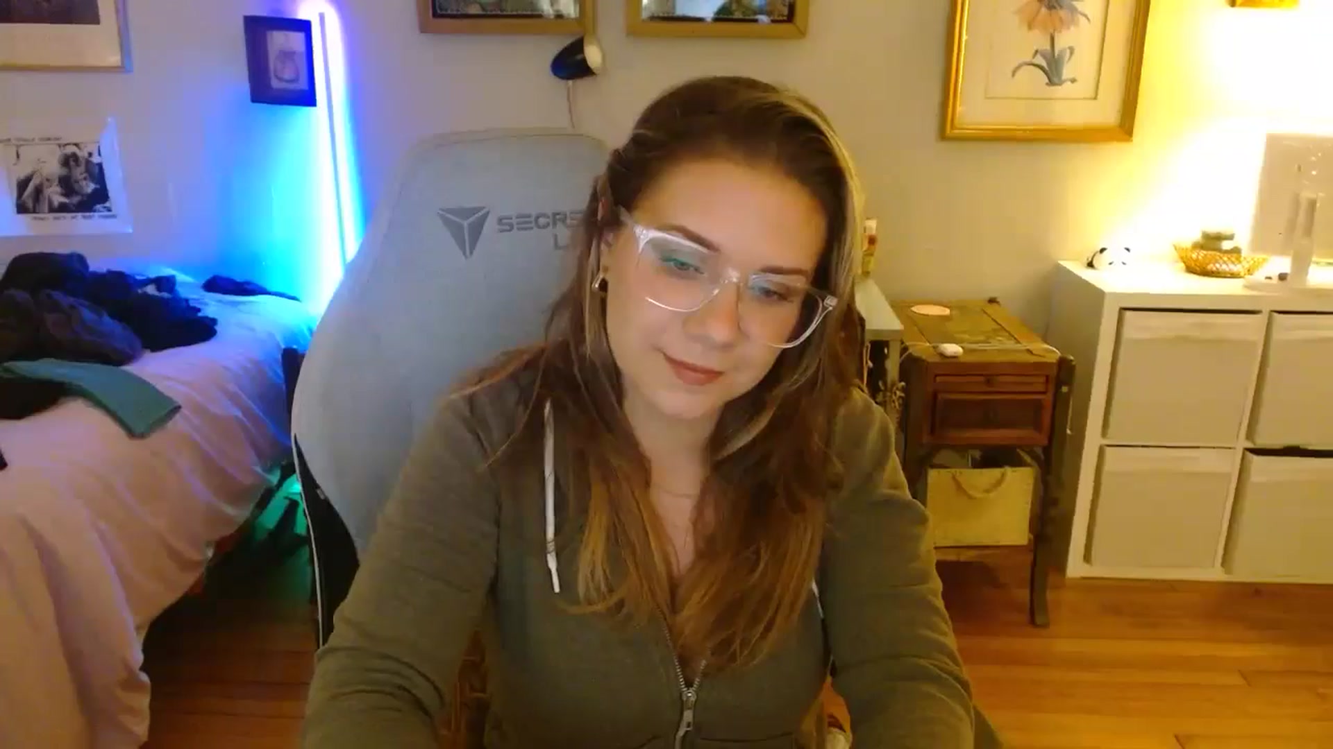 Gallery image thumbnail from Sweetestlilly's myfreecams stream on, 08/18/2024, 02:12 image 16 of 20