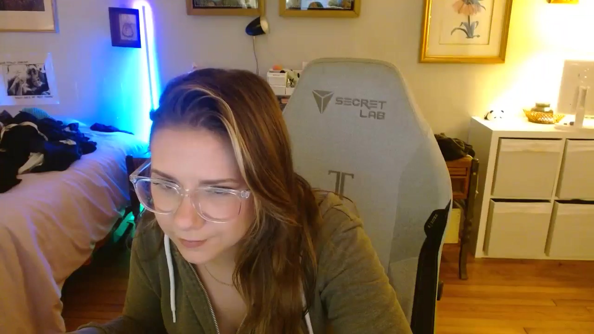 Gallery image thumbnail from Sweetestlilly's myfreecams stream on, 08/18/2024, 02:12 image 9 of 20