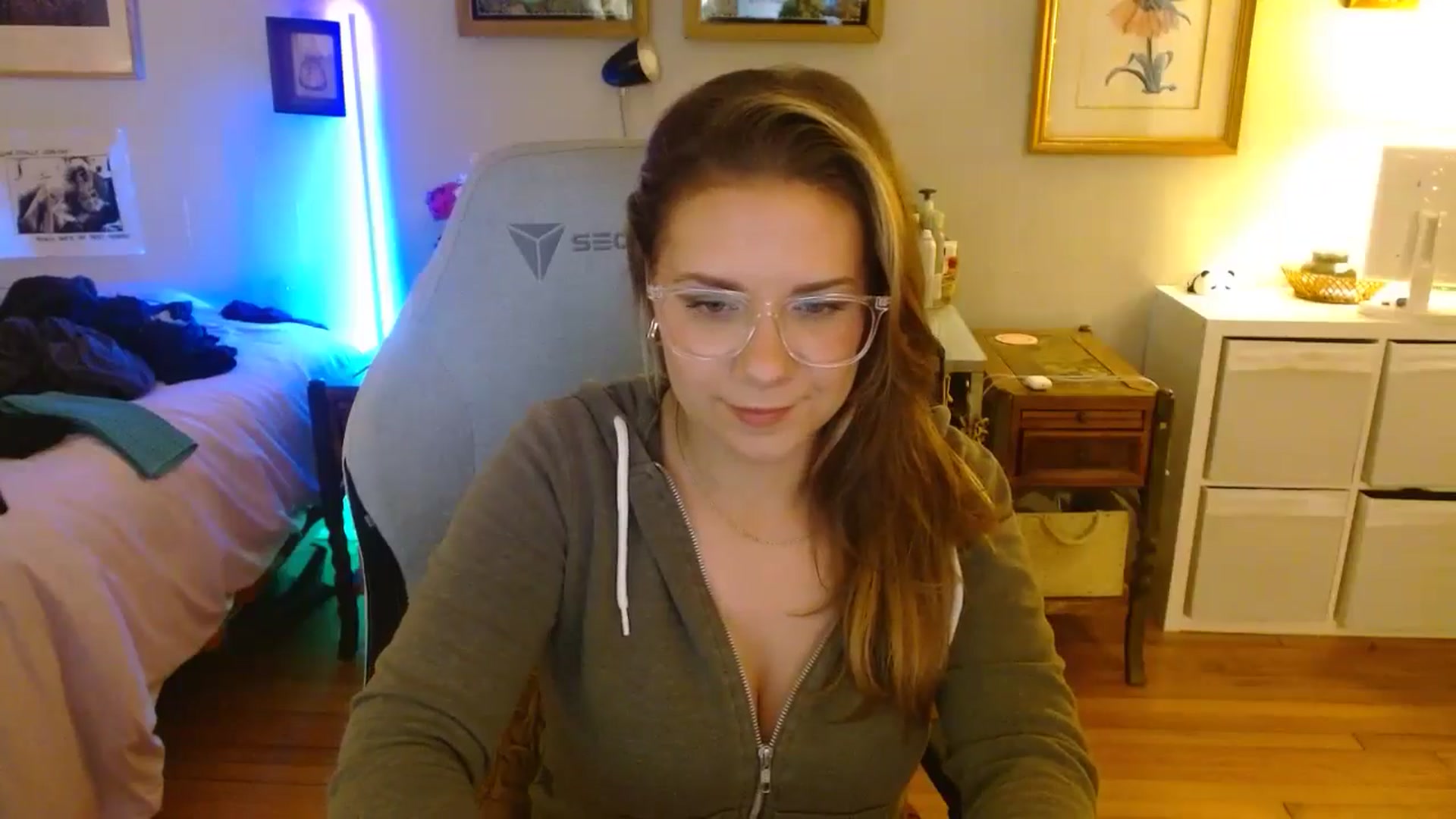 Gallery image thumbnail from Sweetestlilly's myfreecams stream on, 08/18/2024, 02:12 image 19 of 20