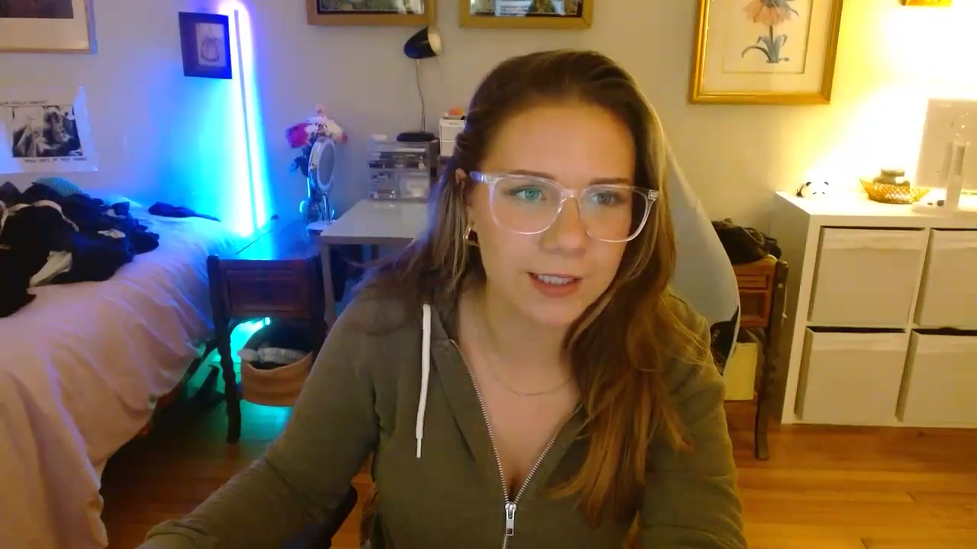 Gallery image thumbnail from Sweetestlilly's myfreecams stream on, 08/18/2024, 02:12 image 4 of 20