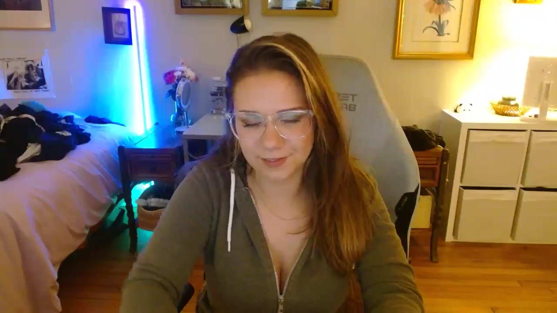 Gallery image thumbnail from Sweetestlilly's myfreecams stream on, 08/18/2024, 02:12 image 11 of 20