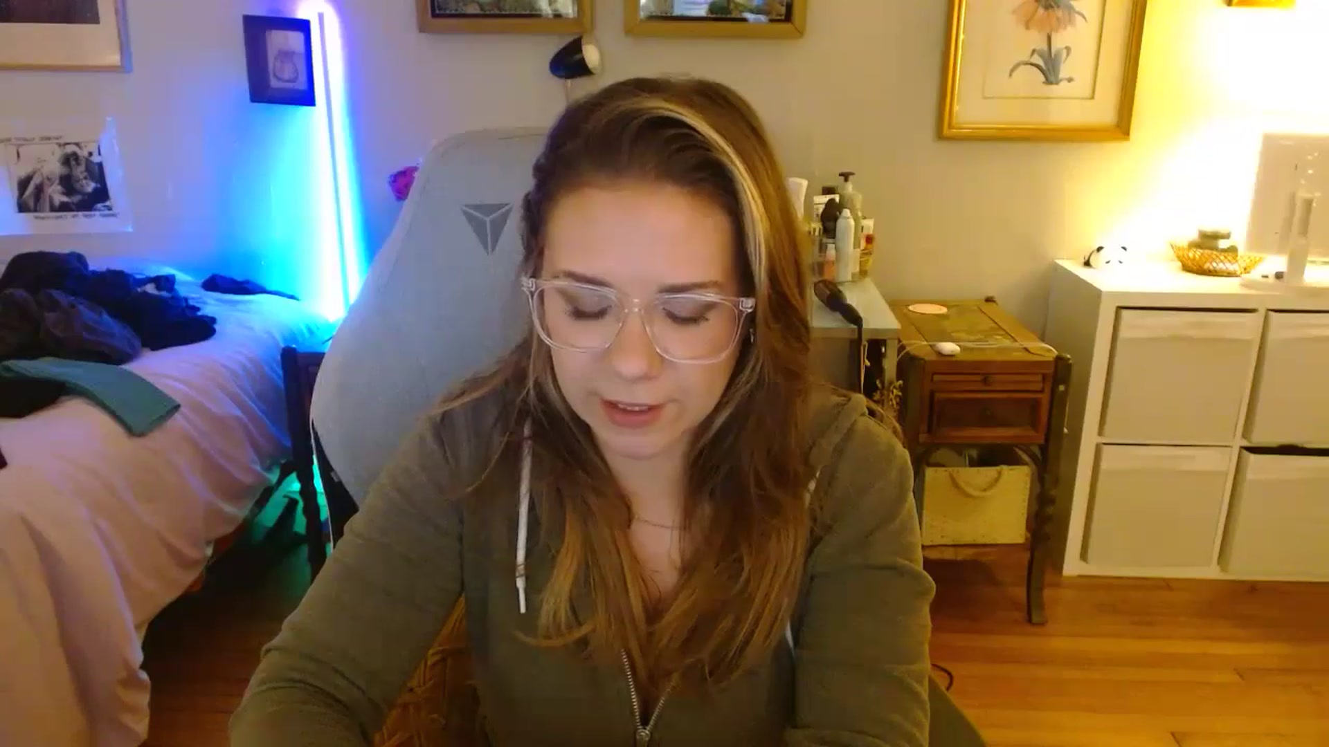Gallery image thumbnail from Sweetestlilly's myfreecams stream on, 08/18/2024, 02:12 image 17 of 20