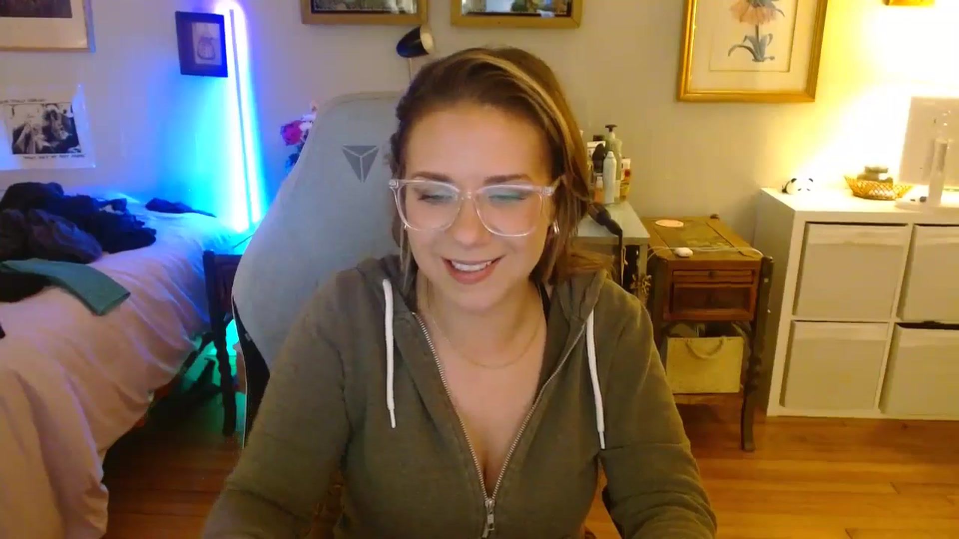 Gallery image thumbnail from Sweetestlilly's myfreecams stream on, 08/18/2024, 02:12 image 20 of 20