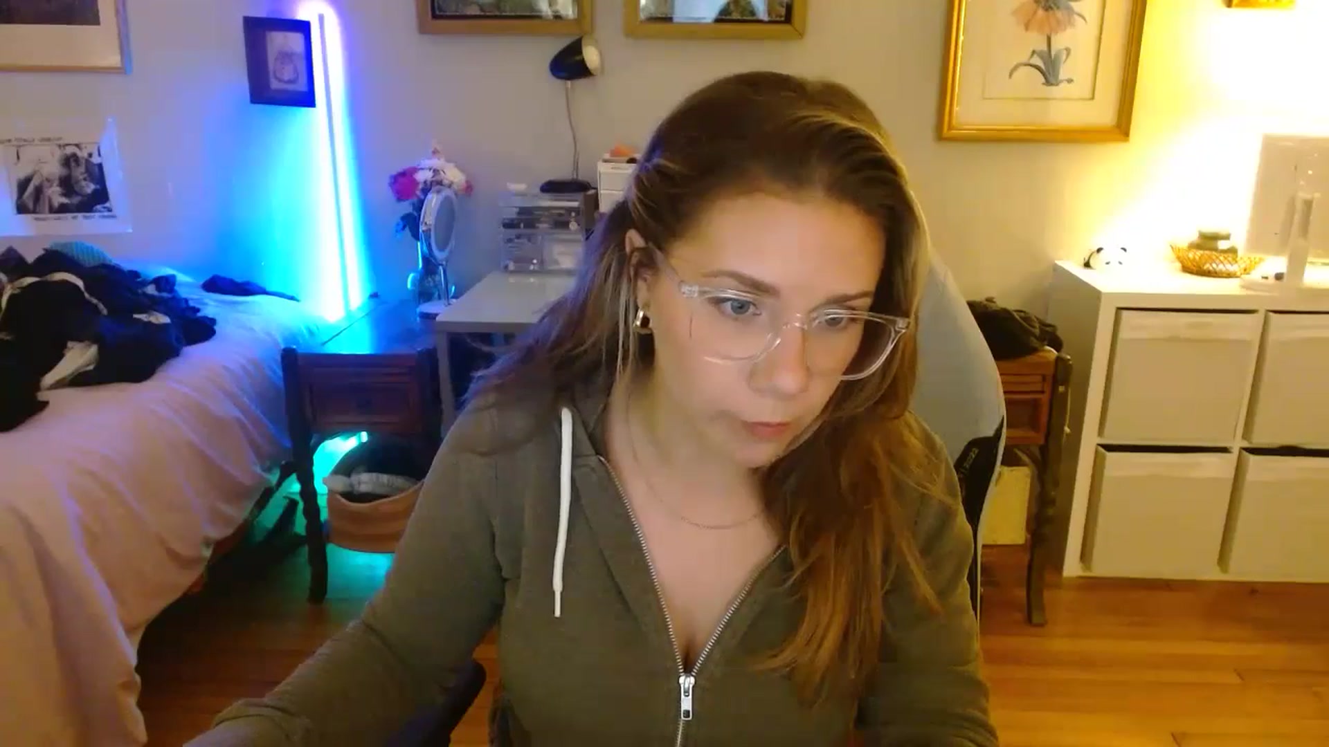 Gallery image thumbnail from Sweetestlilly's myfreecams stream on, 08/18/2024, 02:12 image 5 of 20
