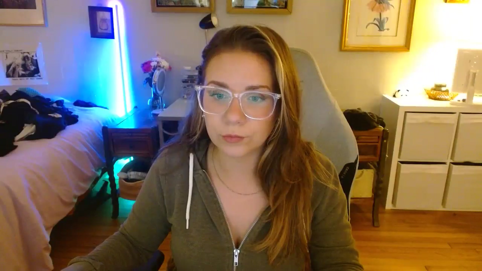 Gallery image thumbnail from Sweetestlilly's myfreecams stream on, 08/18/2024, 02:12 image 7 of 20