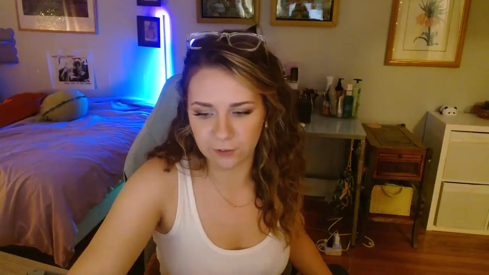 Gallery image thumbnail from Sweetestlilly's myfreecams stream on, 08/21/2024, 02:37 image 14 of 20