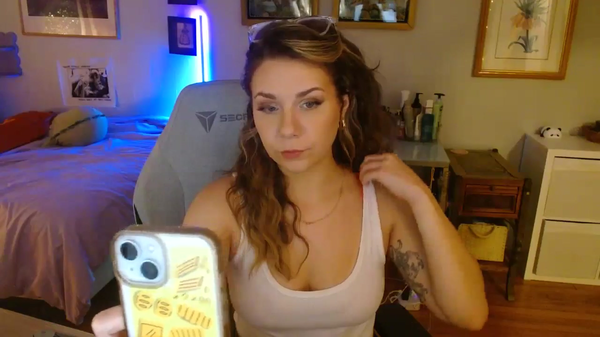 Gallery image thumbnail from Sweetestlilly's myfreecams stream on, 08/21/2024, 02:37 image 3 of 20