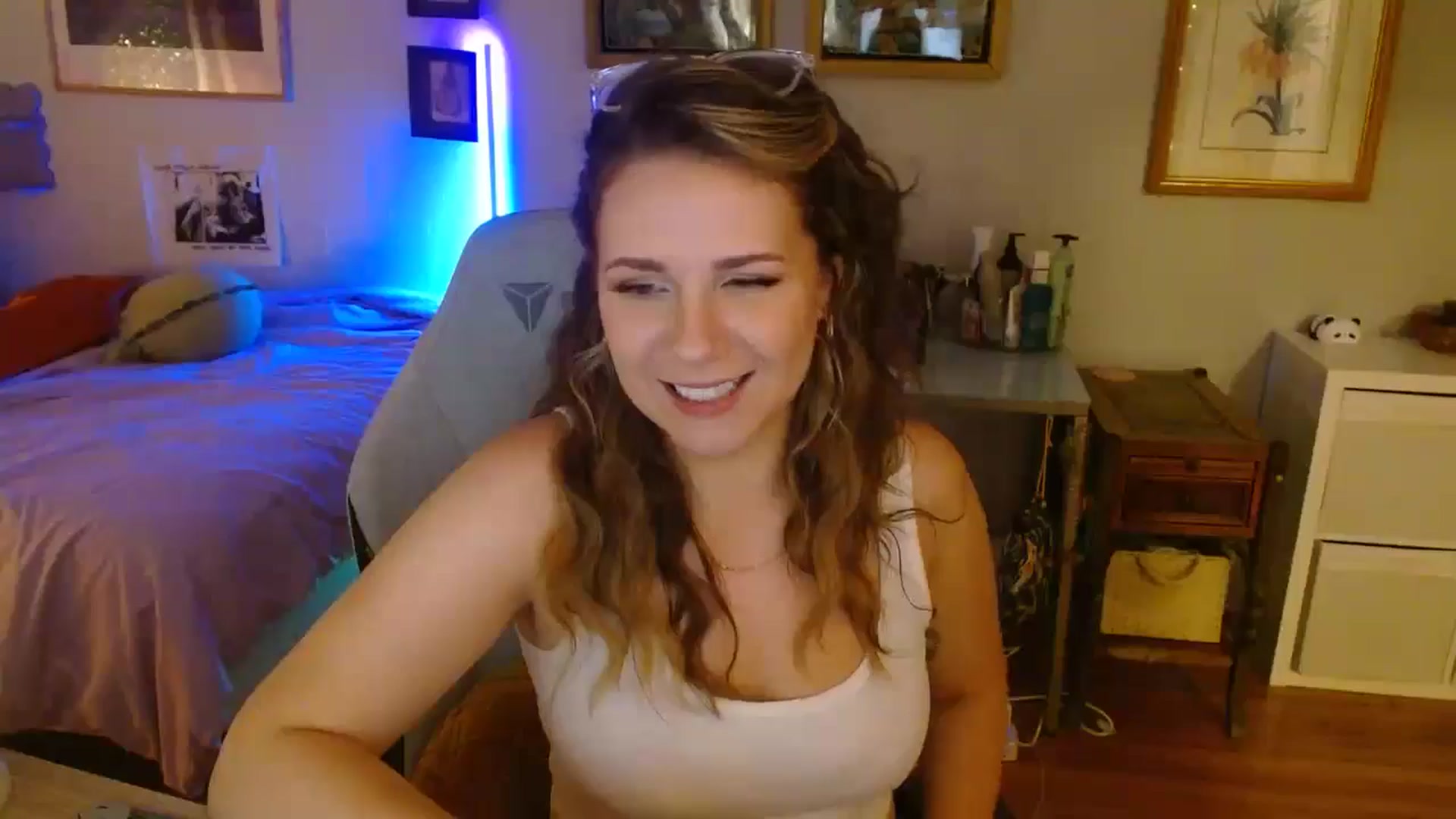 Gallery image thumbnail from Sweetestlilly's myfreecams stream on, 08/21/2024, 02:37 image 12 of 20