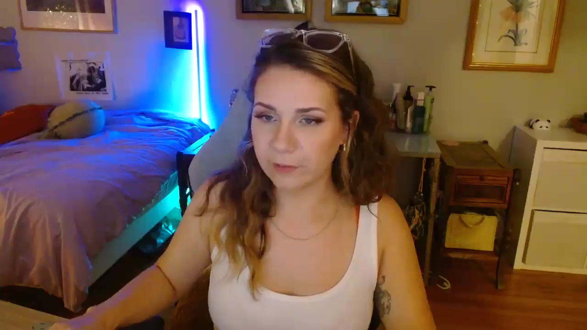 Gallery image thumbnail from Sweetestlilly's myfreecams stream on, 08/21/2024, 02:37 image 17 of 20