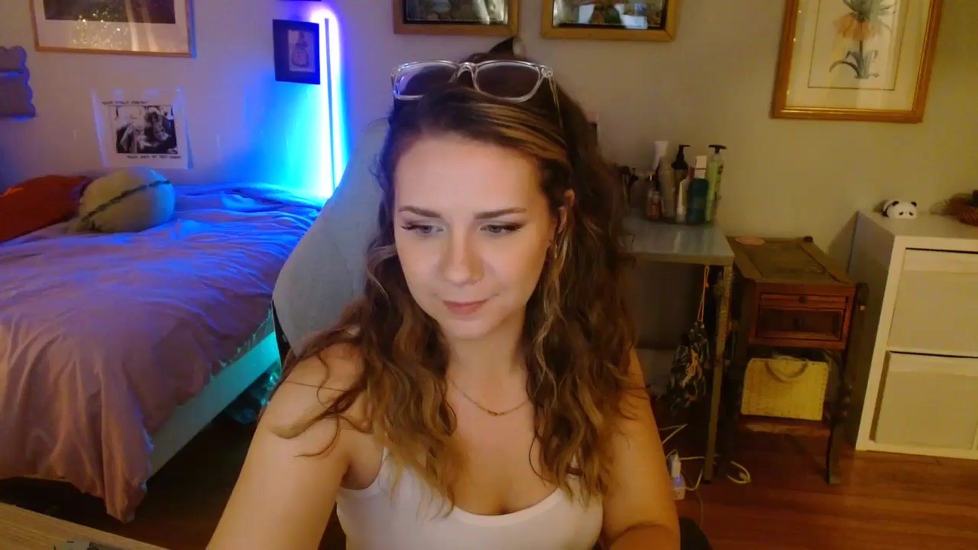 Gallery image thumbnail from Sweetestlilly's myfreecams stream on, 08/21/2024, 02:37 image 15 of 20