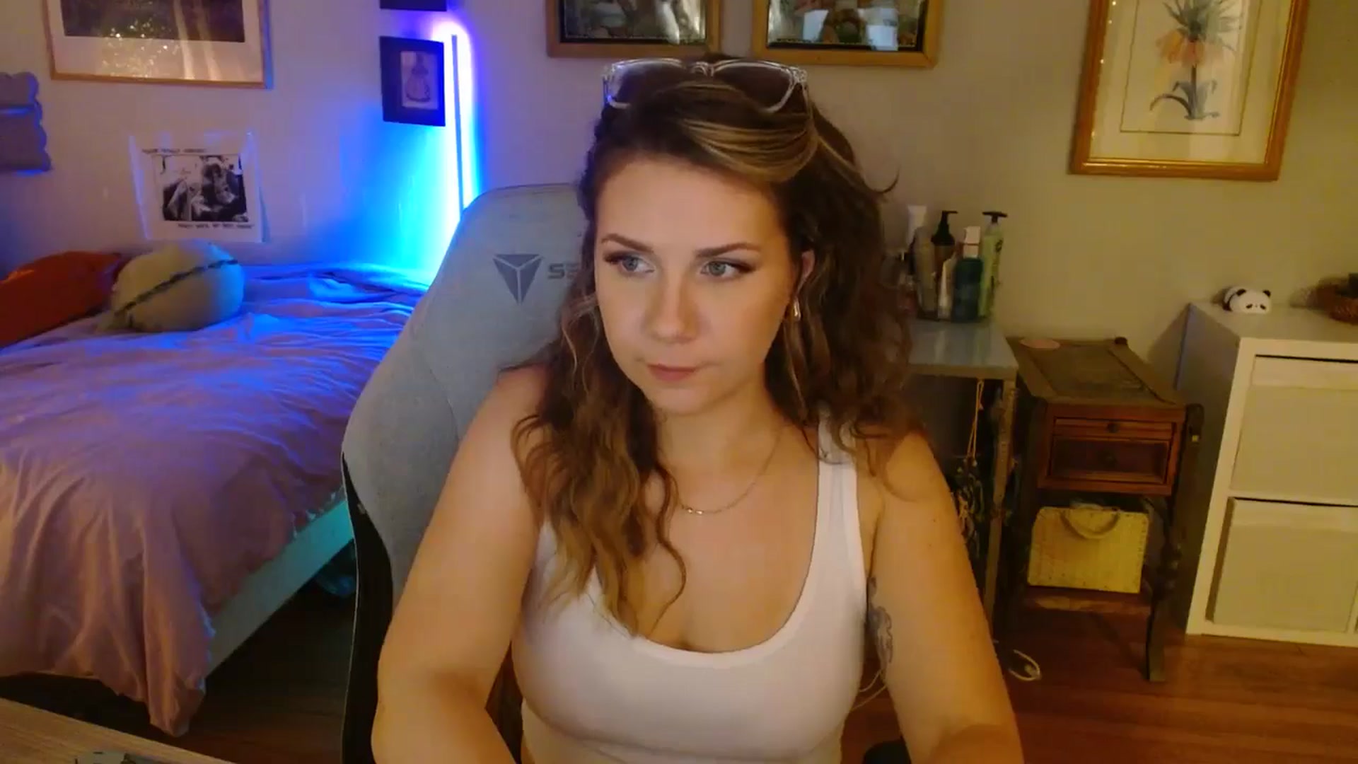 Gallery image thumbnail from Sweetestlilly's myfreecams stream on, 08/21/2024, 02:37 image 5 of 20