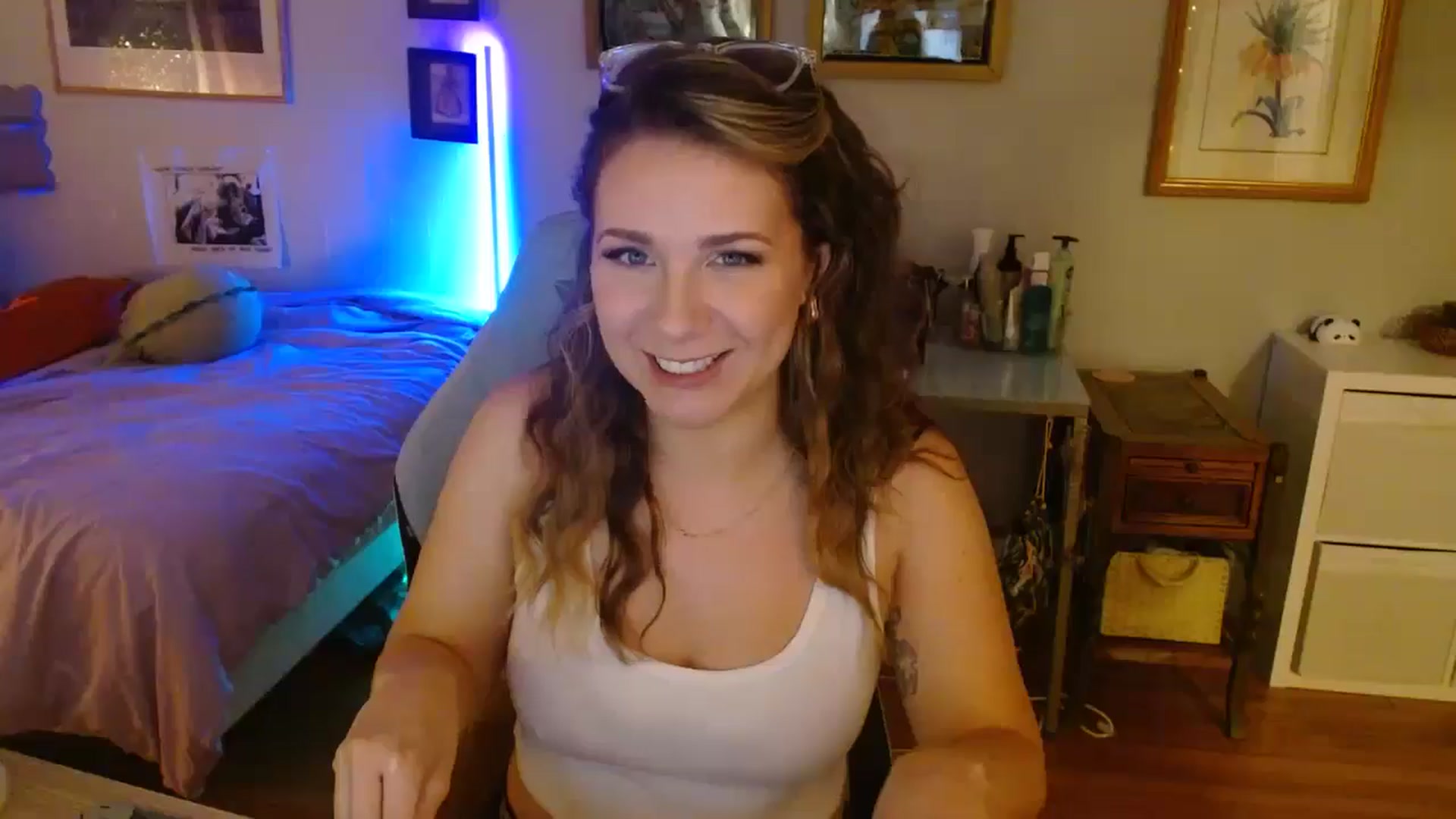 Gallery image thumbnail from Sweetestlilly's myfreecams stream on, 08/21/2024, 02:37 image 7 of 20