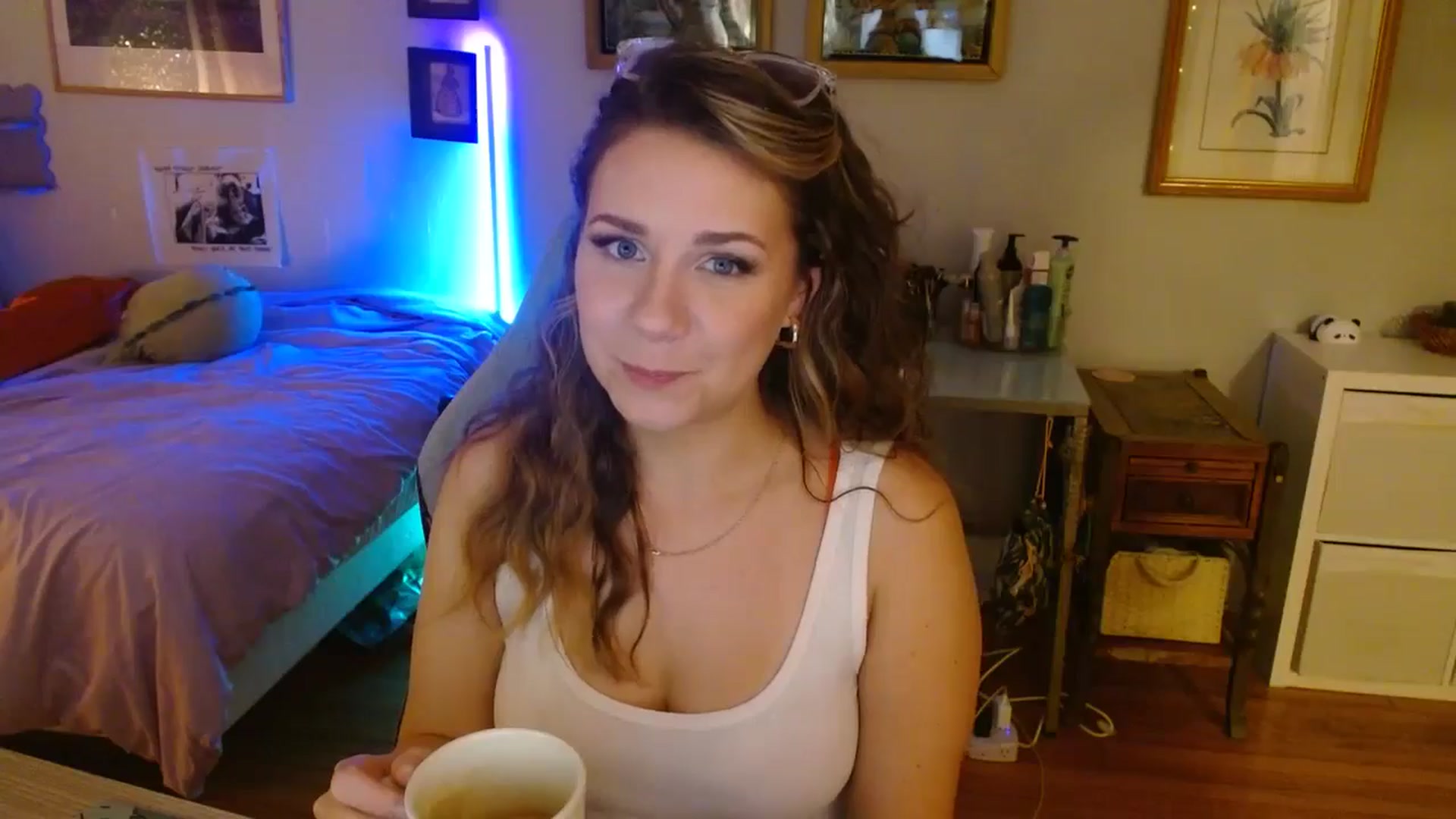 Gallery image thumbnail from Sweetestlilly's myfreecams stream on, 08/21/2024, 02:37 image 9 of 20