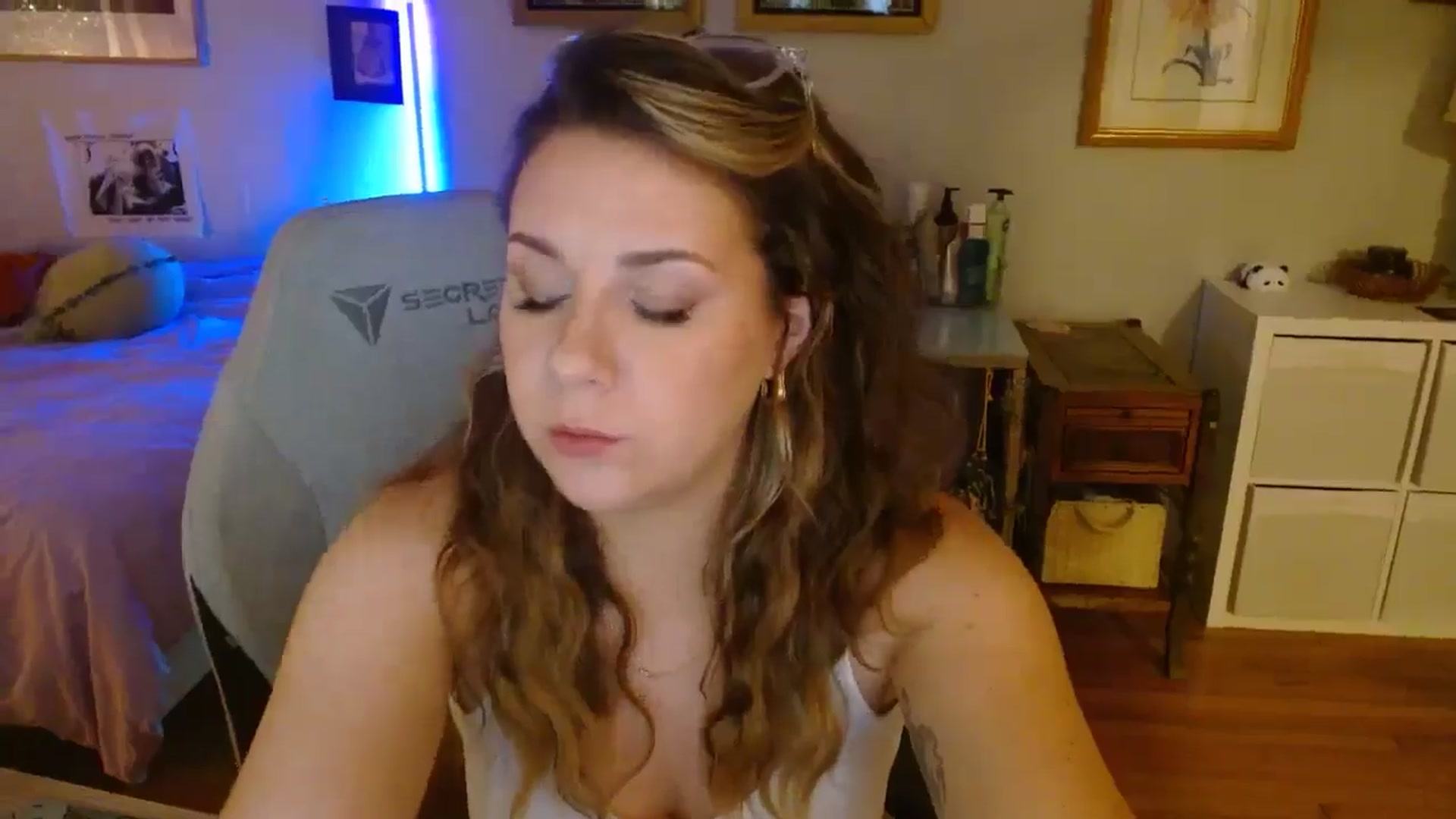 Gallery image thumbnail from Sweetestlilly's myfreecams stream on, 08/21/2024, 02:37 image 2 of 20