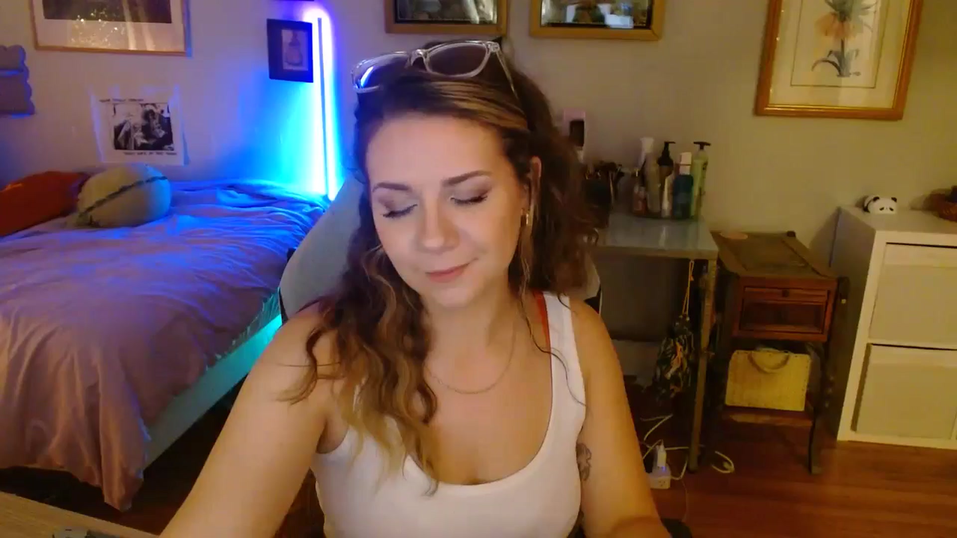 Gallery image thumbnail from Sweetestlilly's myfreecams stream on, 08/21/2024, 02:37 image 16 of 20