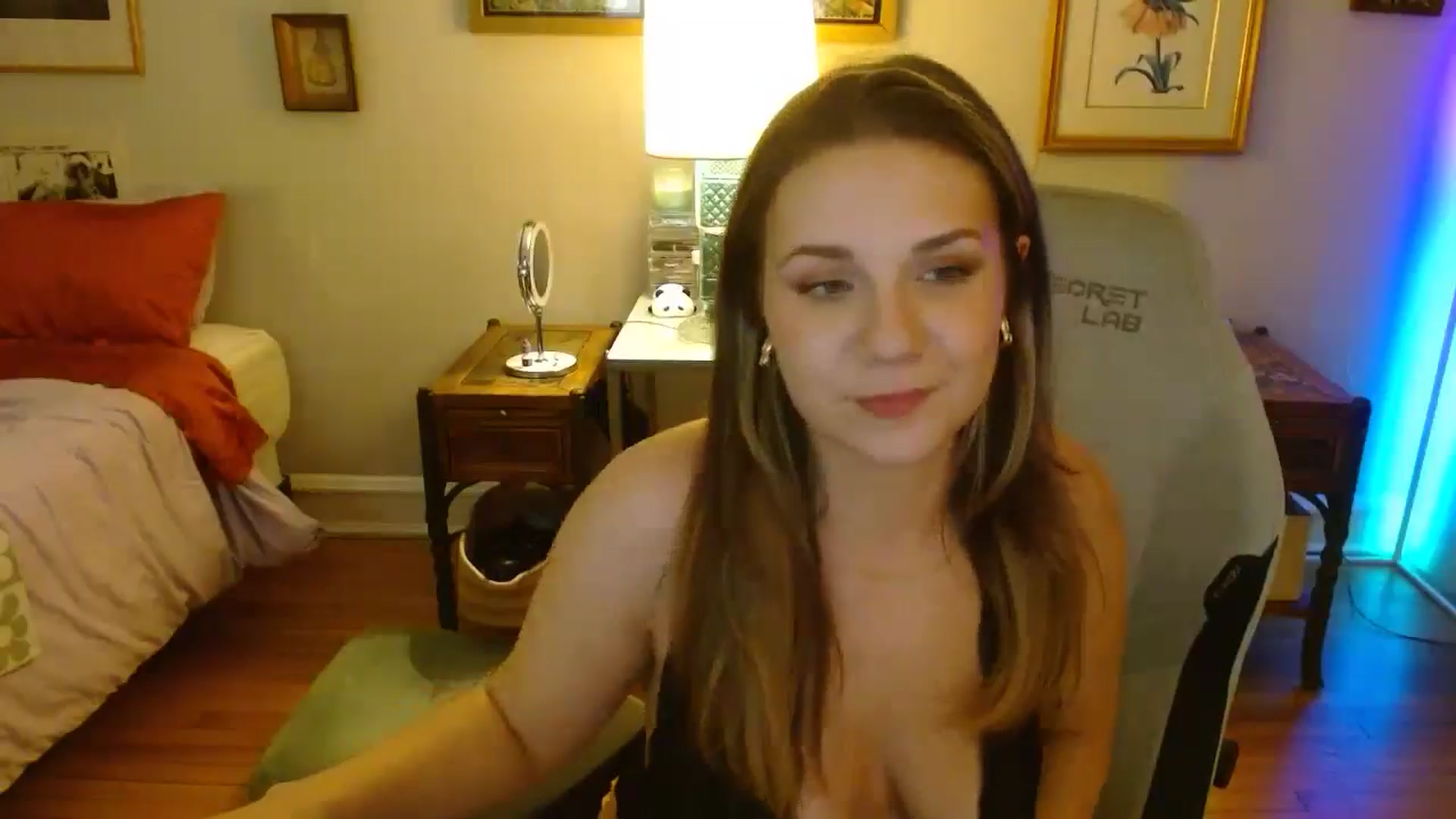 Gallery image thumbnail from Sweetestlilly's myfreecams stream on, 08/26/2024, 04:02 image 16 of 20