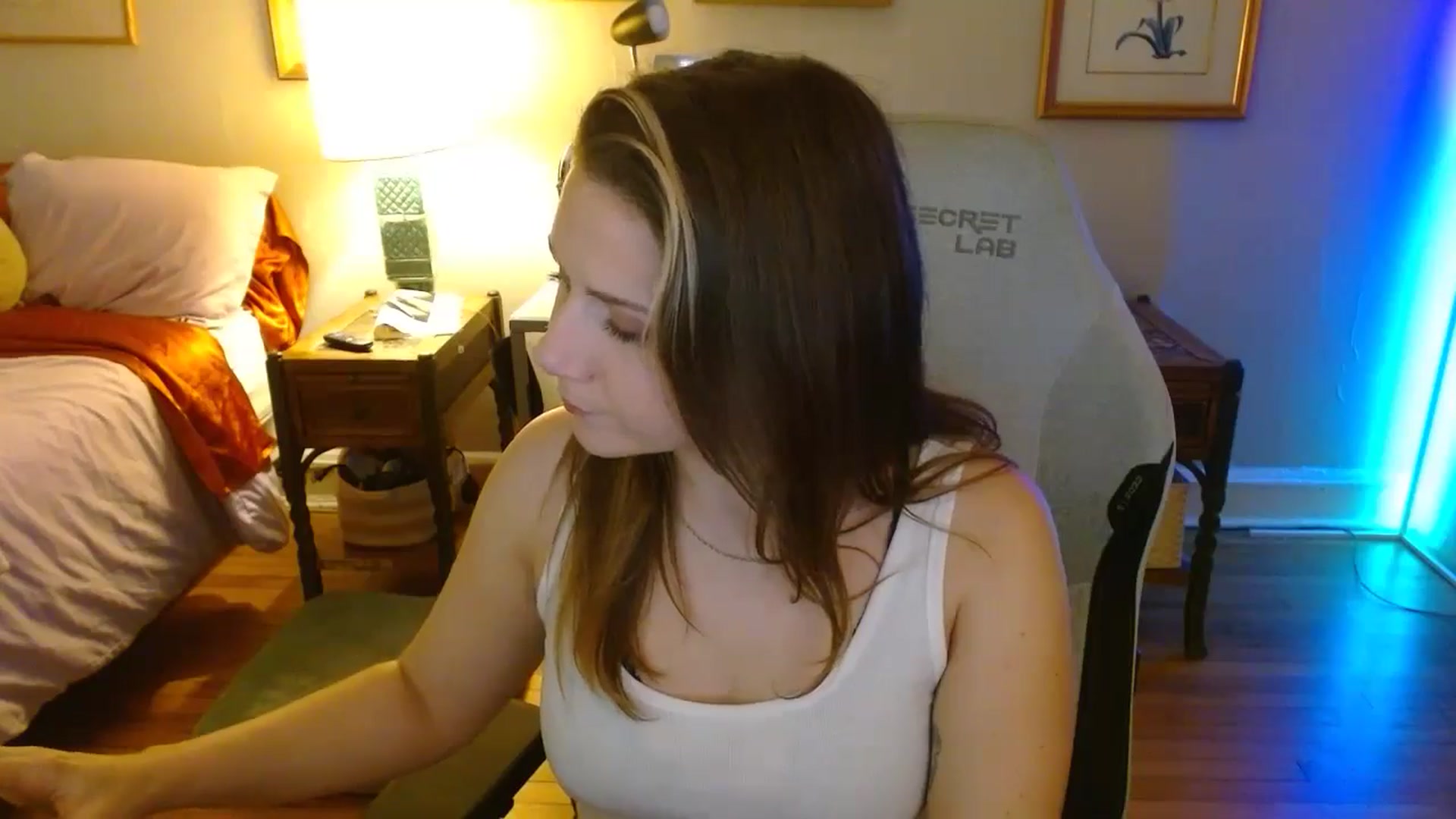 Gallery image thumbnail from Sweetestlilly's myfreecams stream on, 08/27/2024, 02:58 image 10 of 20