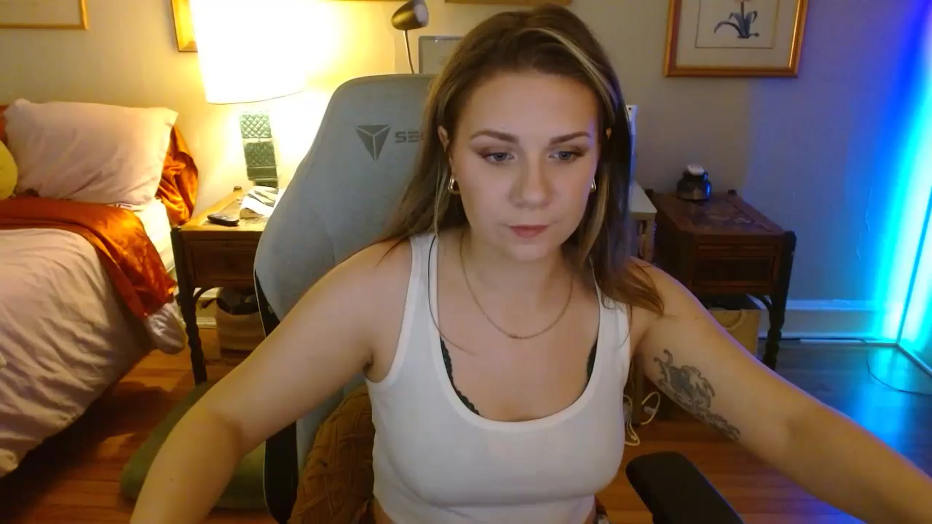 Gallery image thumbnail from Sweetestlilly's myfreecams stream on, 08/27/2024, 02:58 image 1 of 20