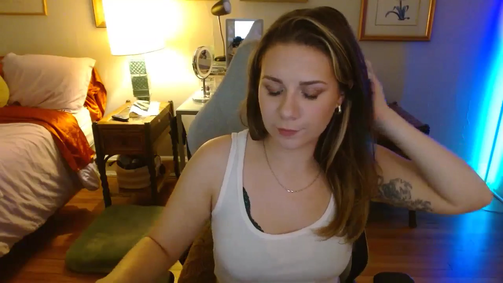 Gallery image thumbnail from Sweetestlilly's myfreecams stream on, 08/27/2024, 02:58 image 7 of 20