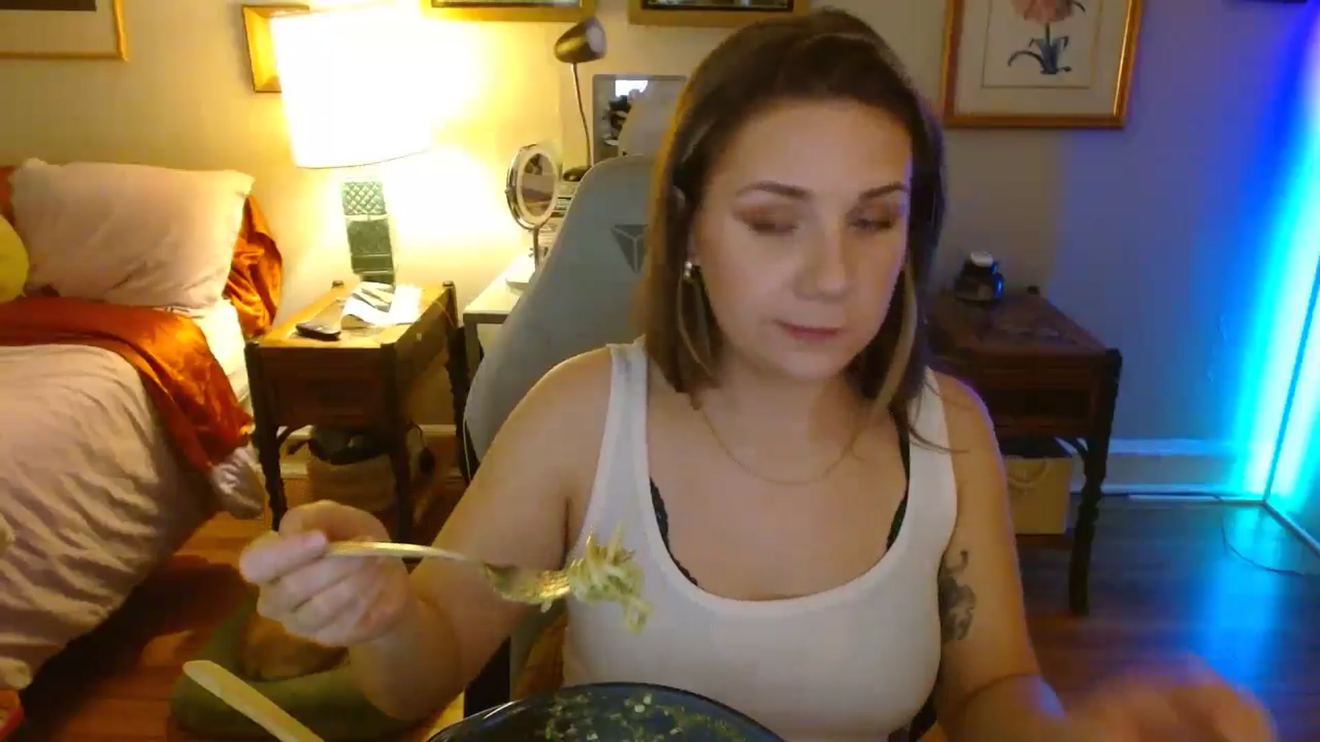 Gallery image thumbnail from Sweetestlilly's myfreecams stream on, 08/27/2024, 02:58 image 20 of 20