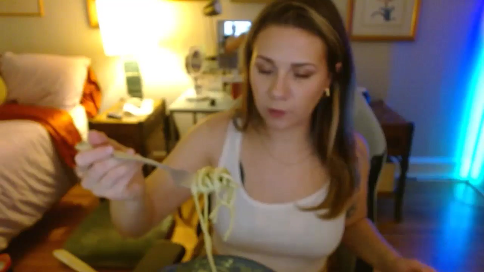 Gallery image thumbnail from Sweetestlilly's myfreecams stream on, 08/27/2024, 02:58 image 15 of 20