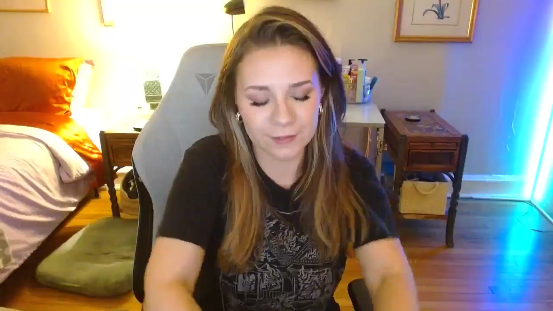Gallery image thumbnail from Sweetestlilly's myfreecams stream on, 09/01/2024, 01:11 image 13 of 20