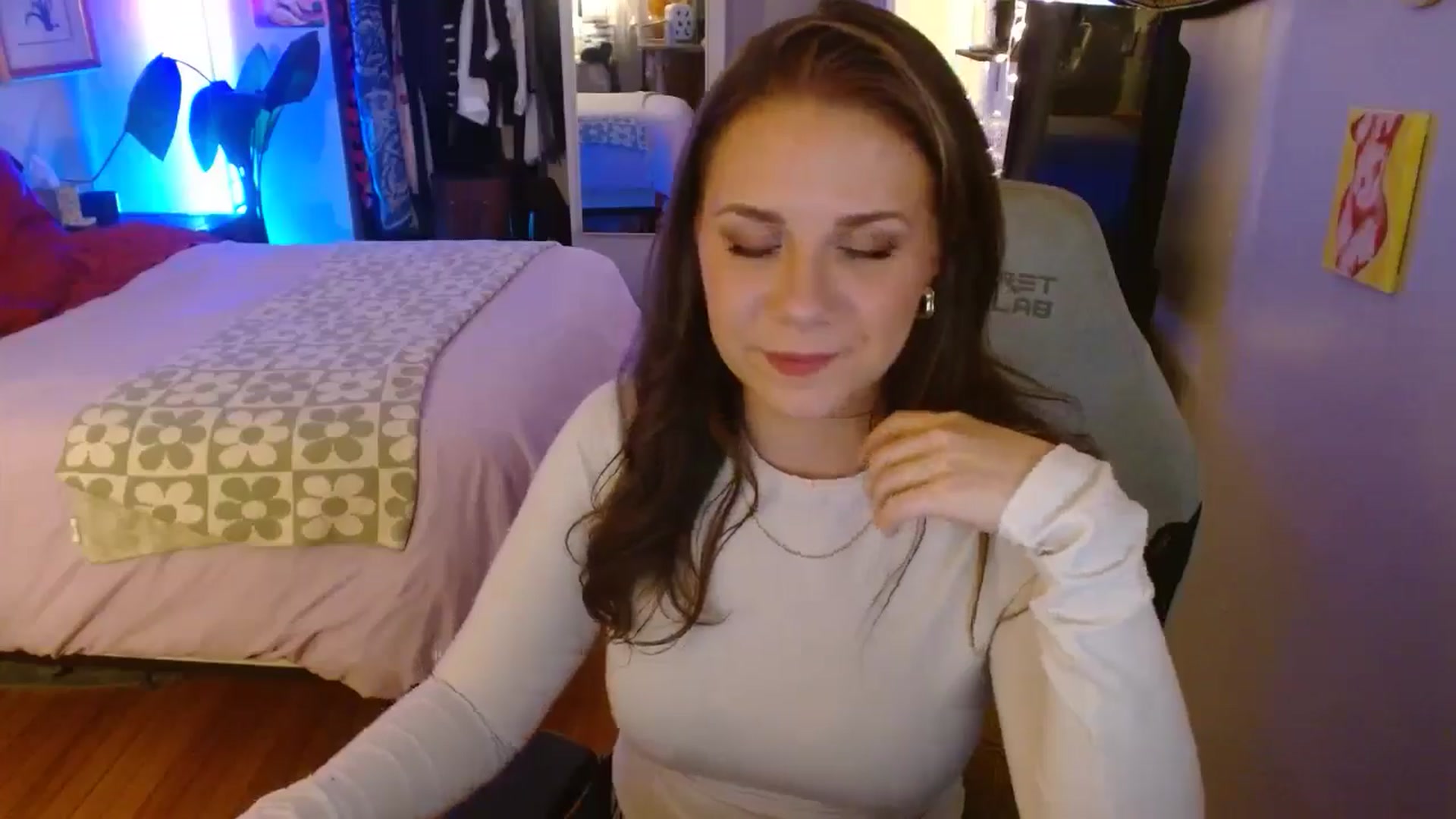 Gallery image thumbnail from Sweetestlilly's myfreecams stream on, 09/15/2024, 03:26 image 12 of 20