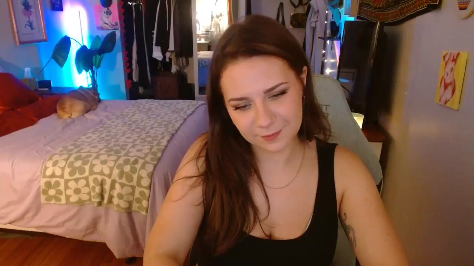 Gallery image thumbnail from Sweetestlilly's myfreecams stream on, 09/23/2024, 02:17 image 15 of 20