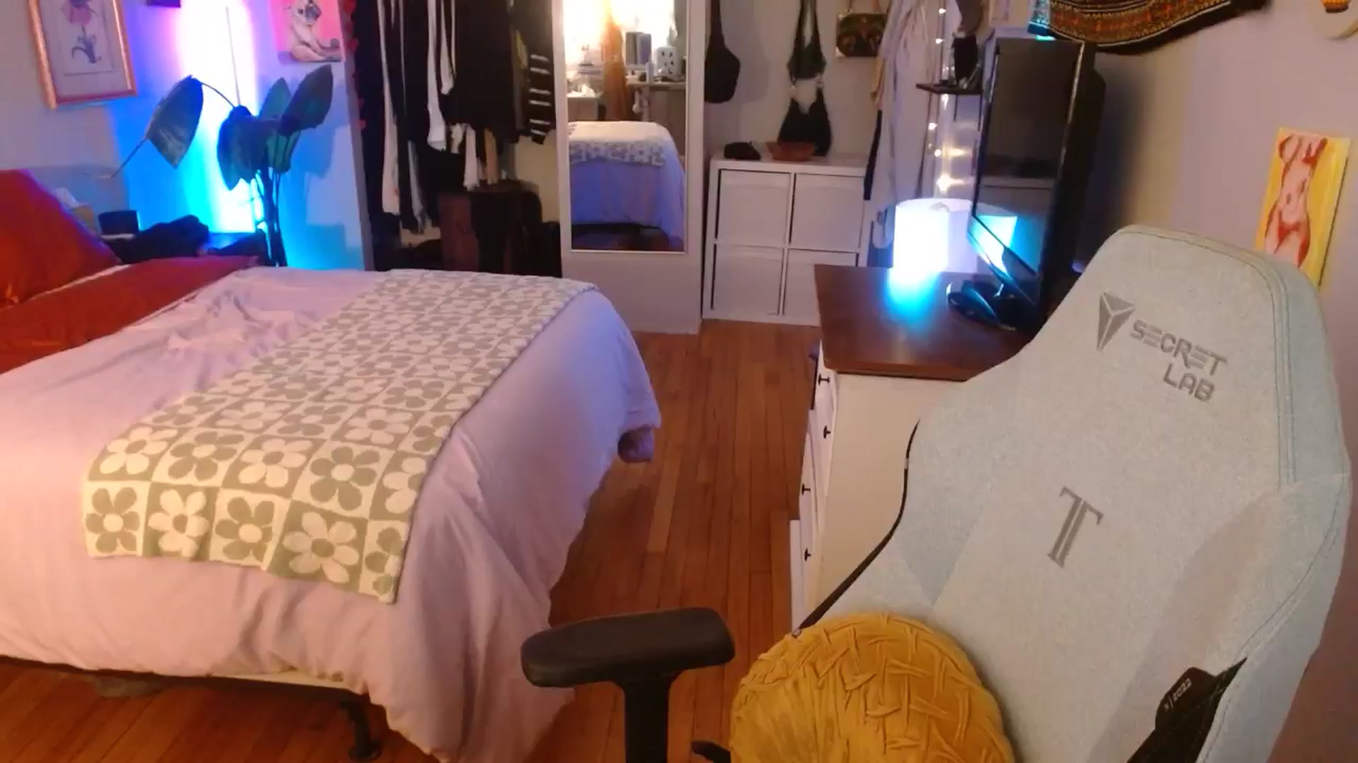 Gallery image thumbnail from Sweetestlilly's myfreecams stream on, 10/02/2024, 02:59 image 15 of 20
