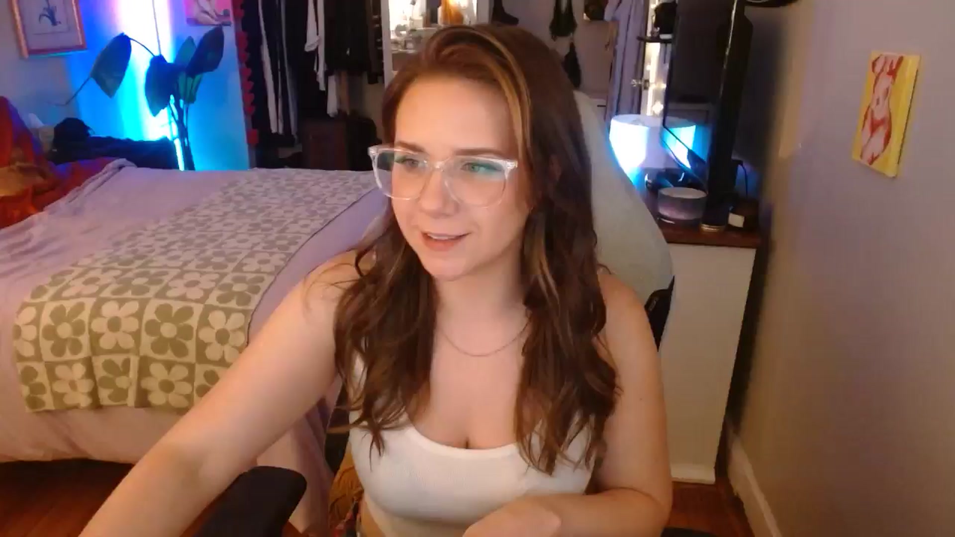 Gallery image thumbnail from Sweetestlilly's myfreecams stream on, 10/06/2024, 03:07 image 18 of 20
