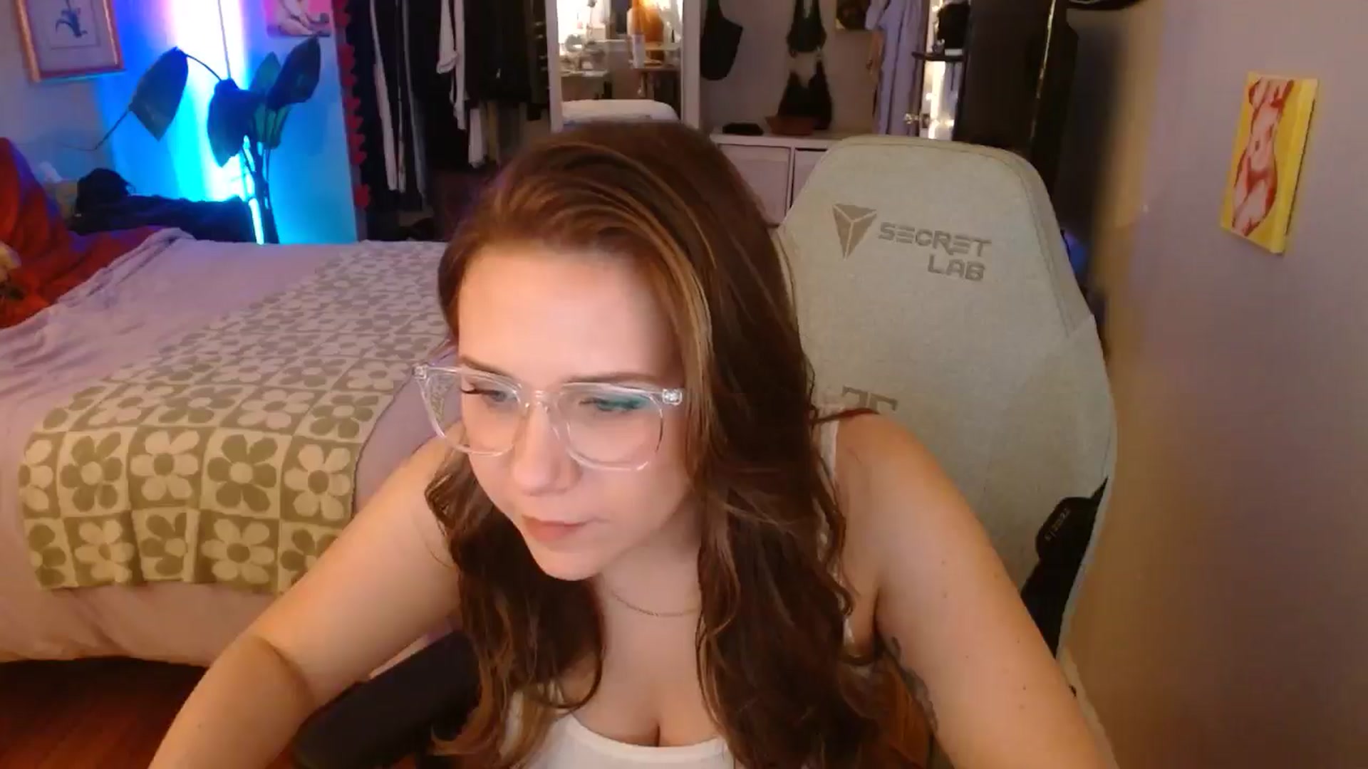 Gallery image thumbnail from Sweetestlilly's myfreecams stream on, 10/06/2024, 03:07 image 15 of 20