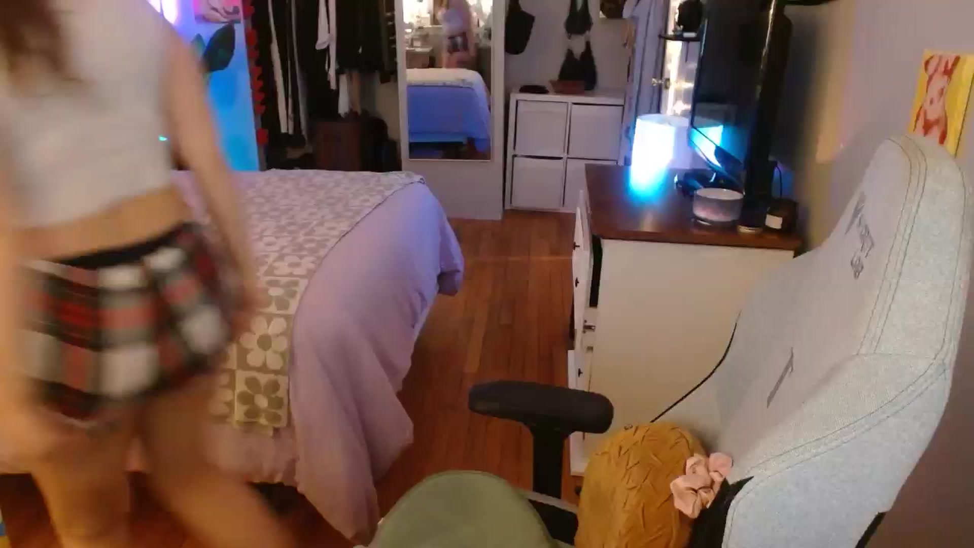 Gallery image thumbnail from Sweetestlilly's myfreecams stream on, 10/06/2024, 03:07 image 3 of 20