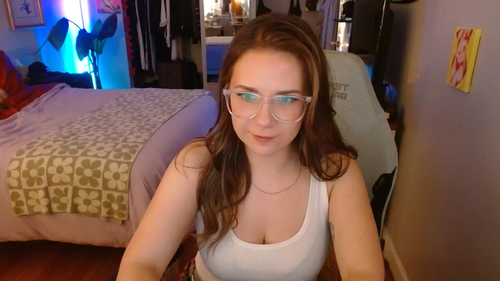 Gallery image thumbnail from Sweetestlilly's myfreecams stream on, 10/06/2024, 03:07 image 14 of 20