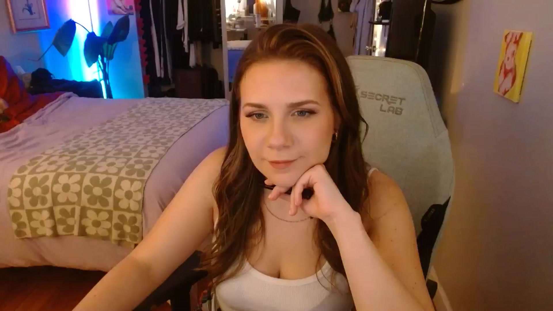 Gallery image thumbnail from Sweetestlilly's myfreecams stream on, 10/06/2024, 03:07 image 9 of 20
