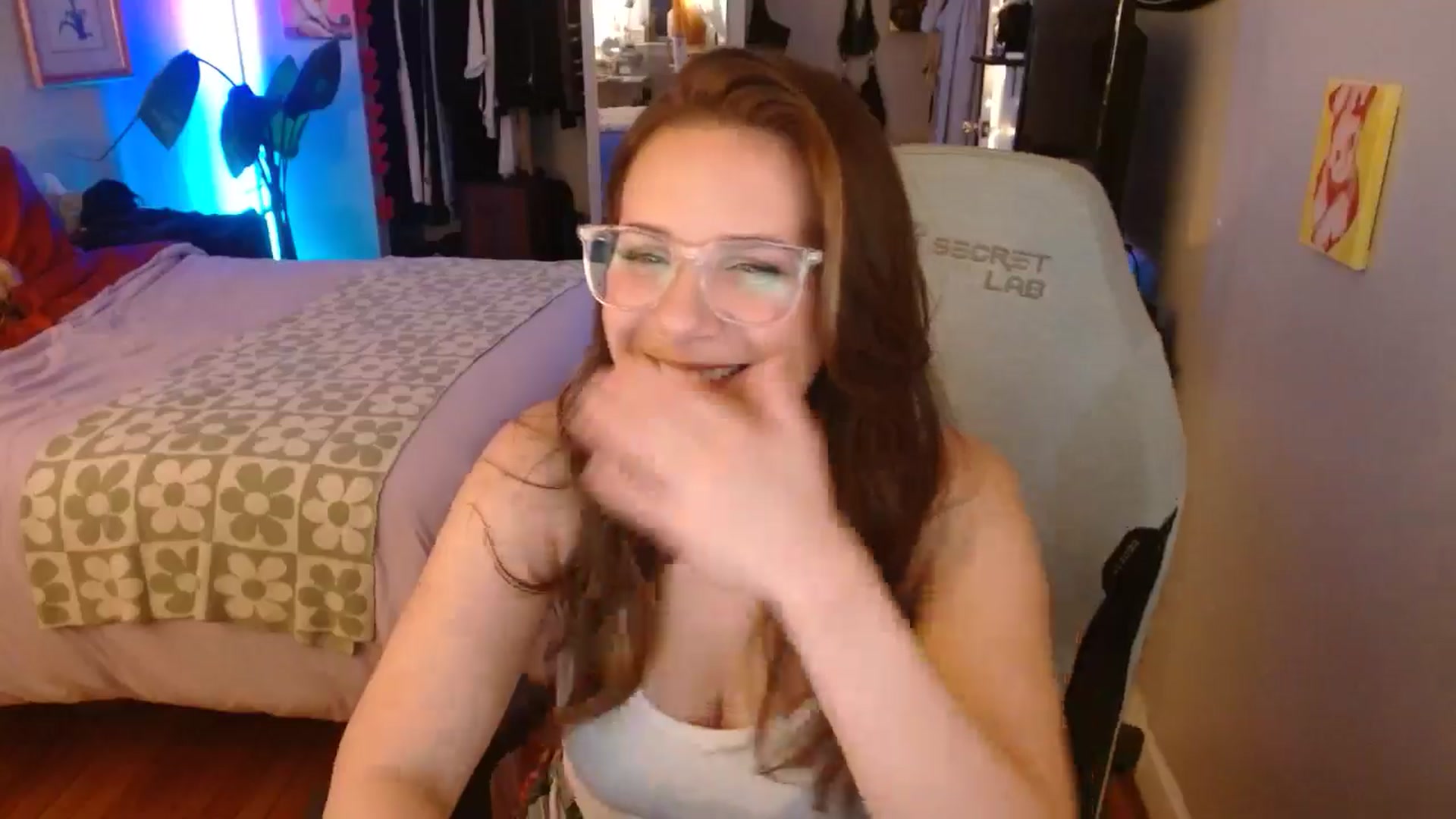 Gallery image thumbnail from Sweetestlilly's myfreecams stream on, 10/06/2024, 03:07 image 12 of 20