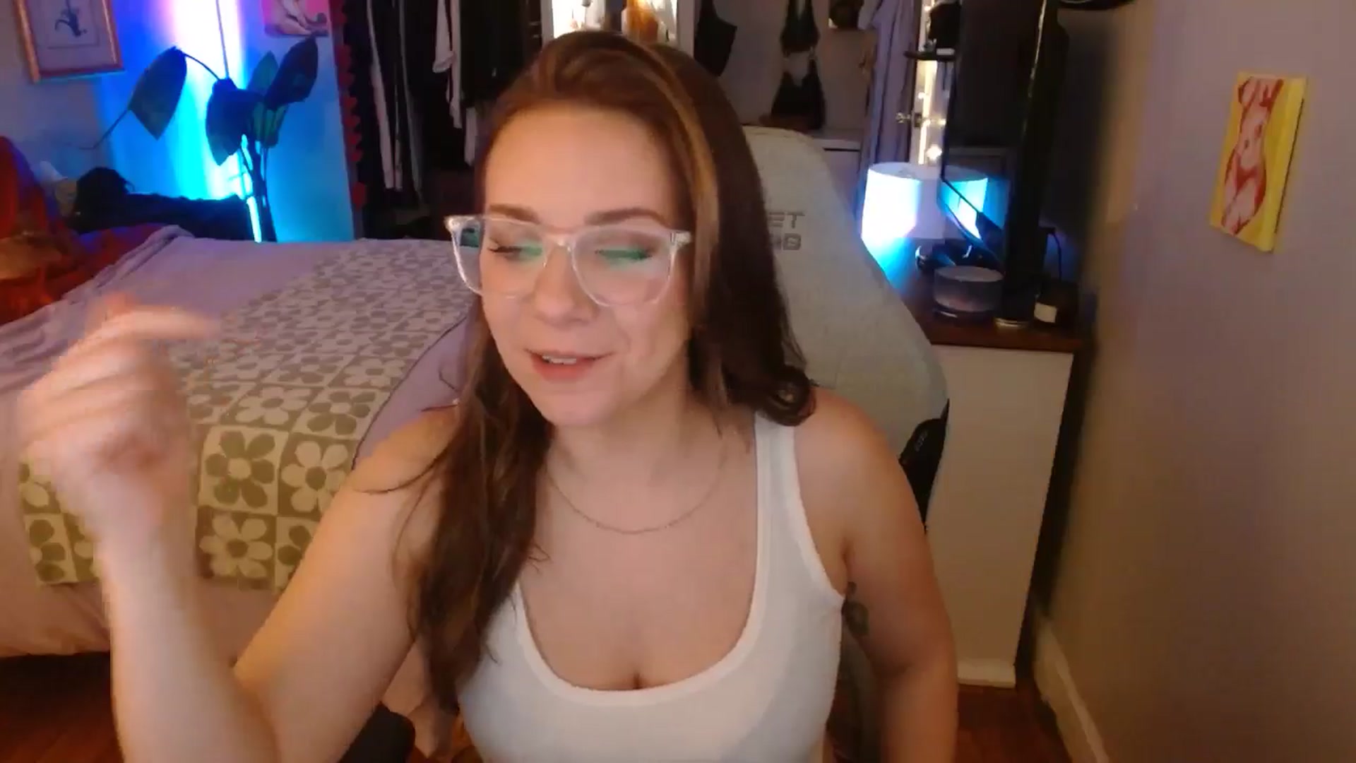 Gallery image thumbnail from Sweetestlilly's myfreecams stream on, 10/06/2024, 03:07 image 19 of 20