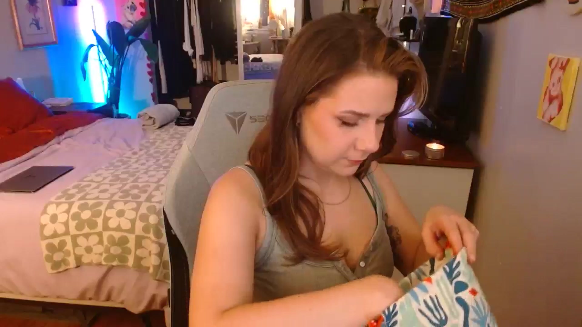 Gallery image thumbnail from Sweetestlilly's myfreecams stream on, 10/17/2024, 03:29 image 7 of 20