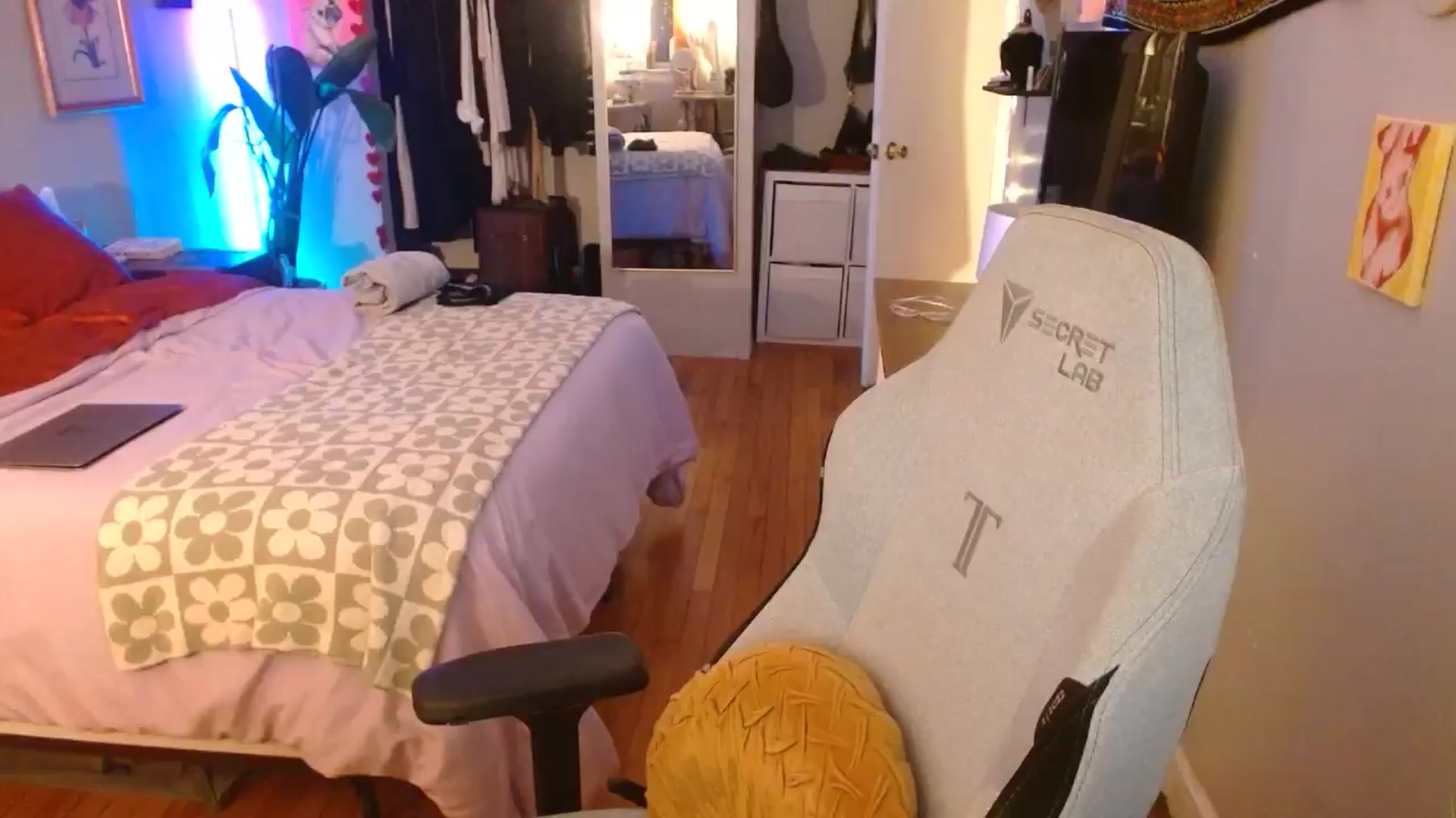 Gallery image thumbnail from Sweetestlilly's myfreecams stream on, 10/17/2024, 03:29 image 1 of 20