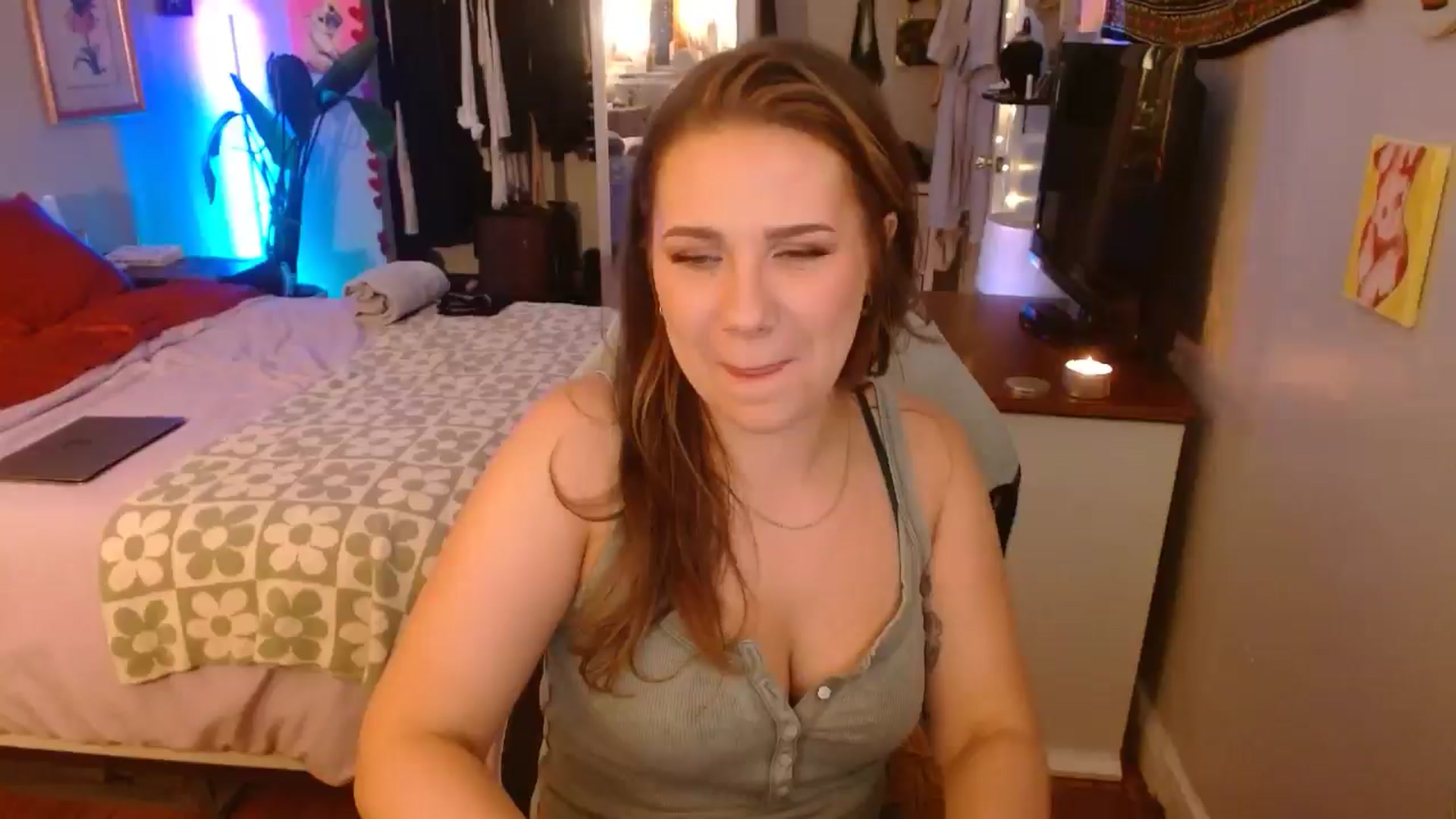 Gallery image thumbnail from Sweetestlilly's myfreecams stream on, 10/17/2024, 03:29 image 3 of 20