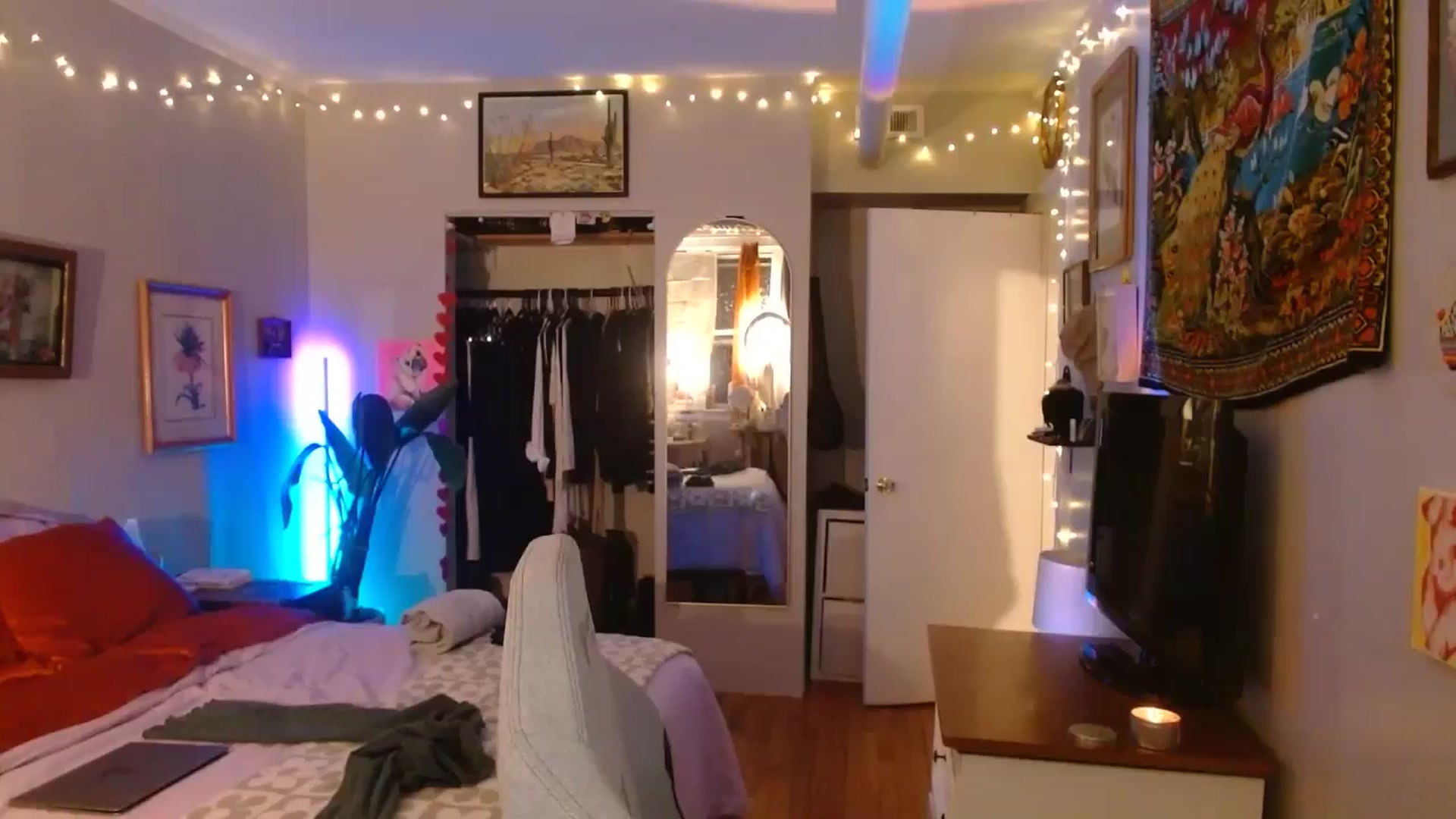 Gallery image thumbnail from Sweetestlilly's myfreecams stream on, 10/17/2024, 03:29 image 19 of 20