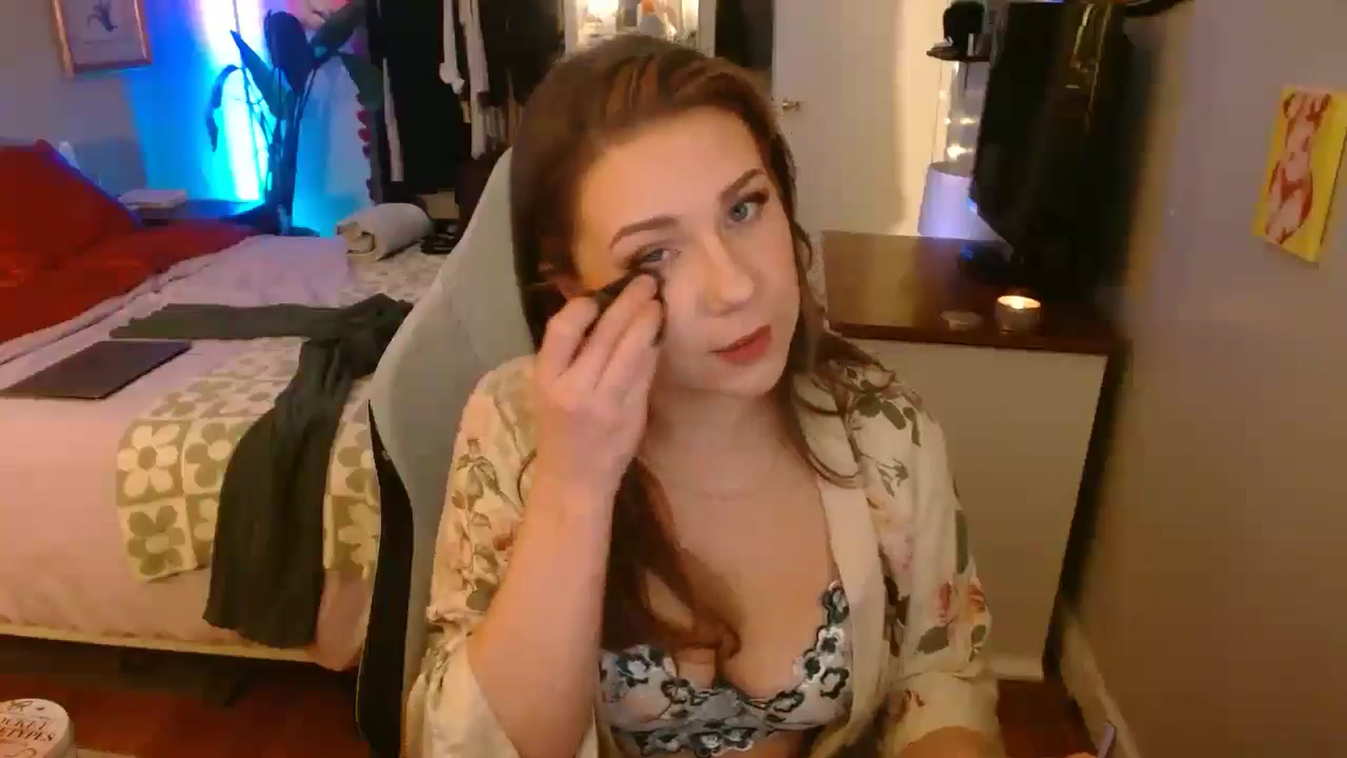 Gallery image thumbnail from Sweetestlilly's myfreecams stream on, 10/17/2024, 03:29 image 20 of 20